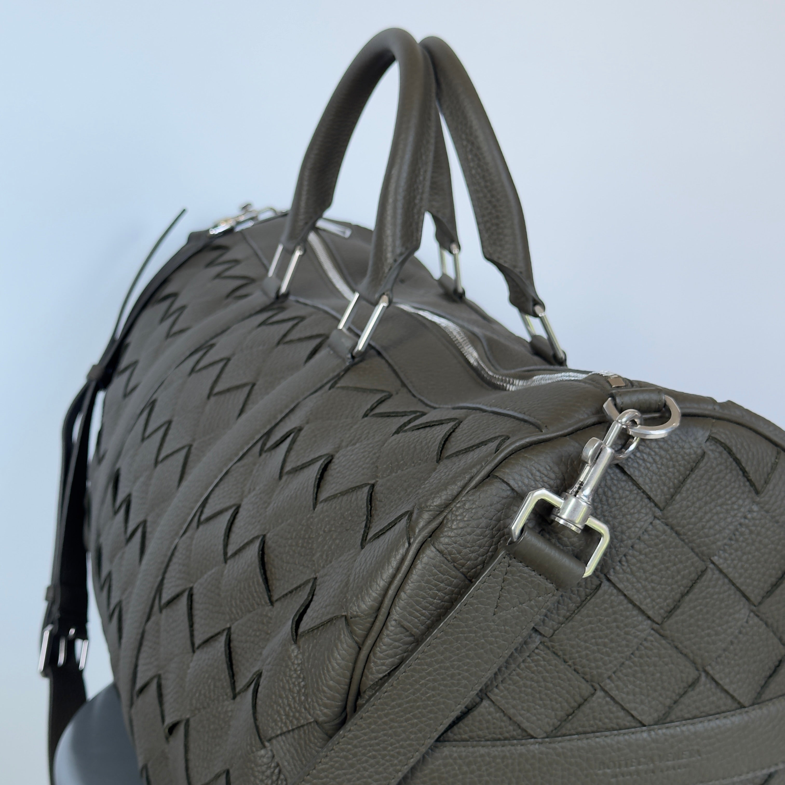 Bottega Veneta Mens Intrecciato Grained Leather Duffel Bag - Queen May