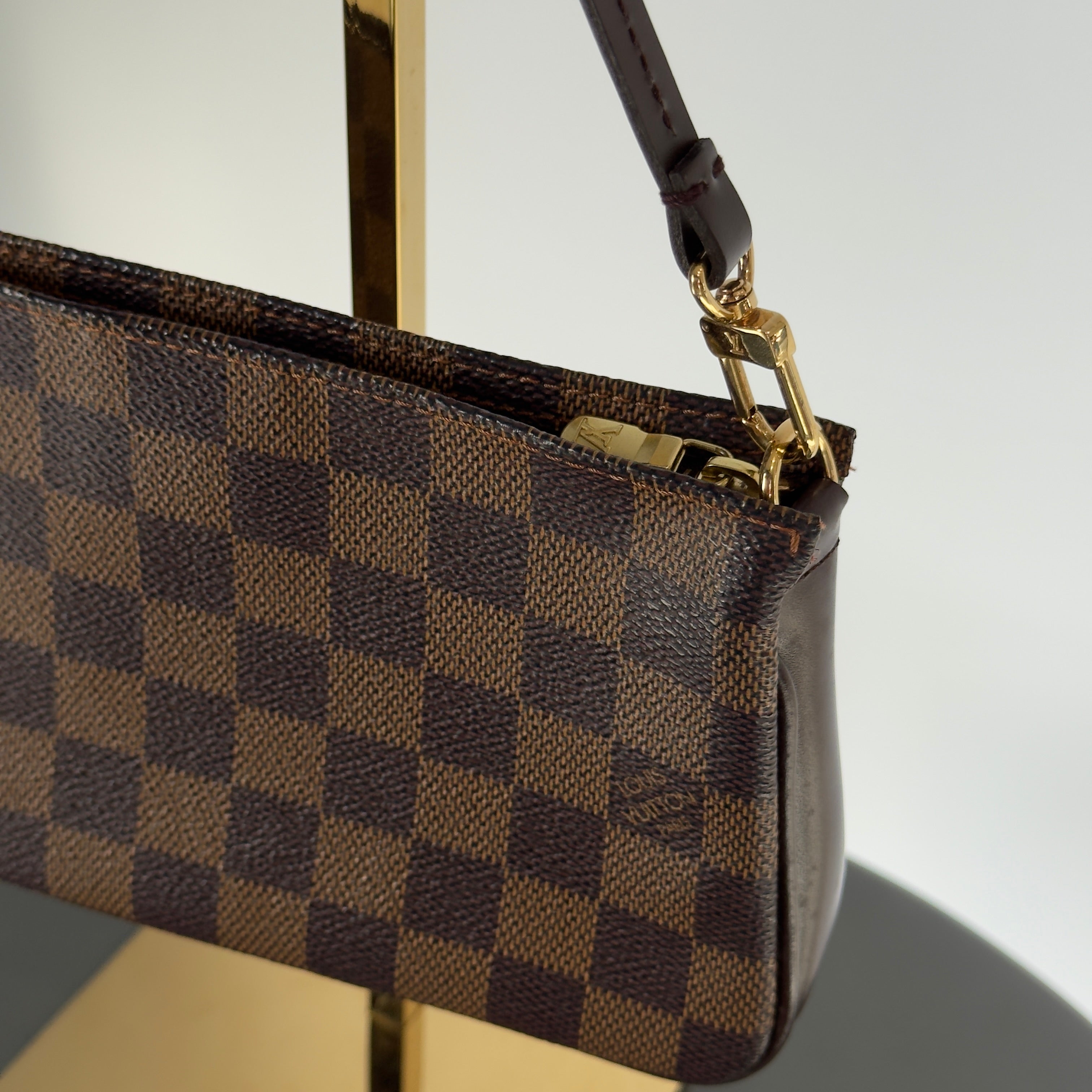 Louis Vuitton Monogram Navona - Queen May