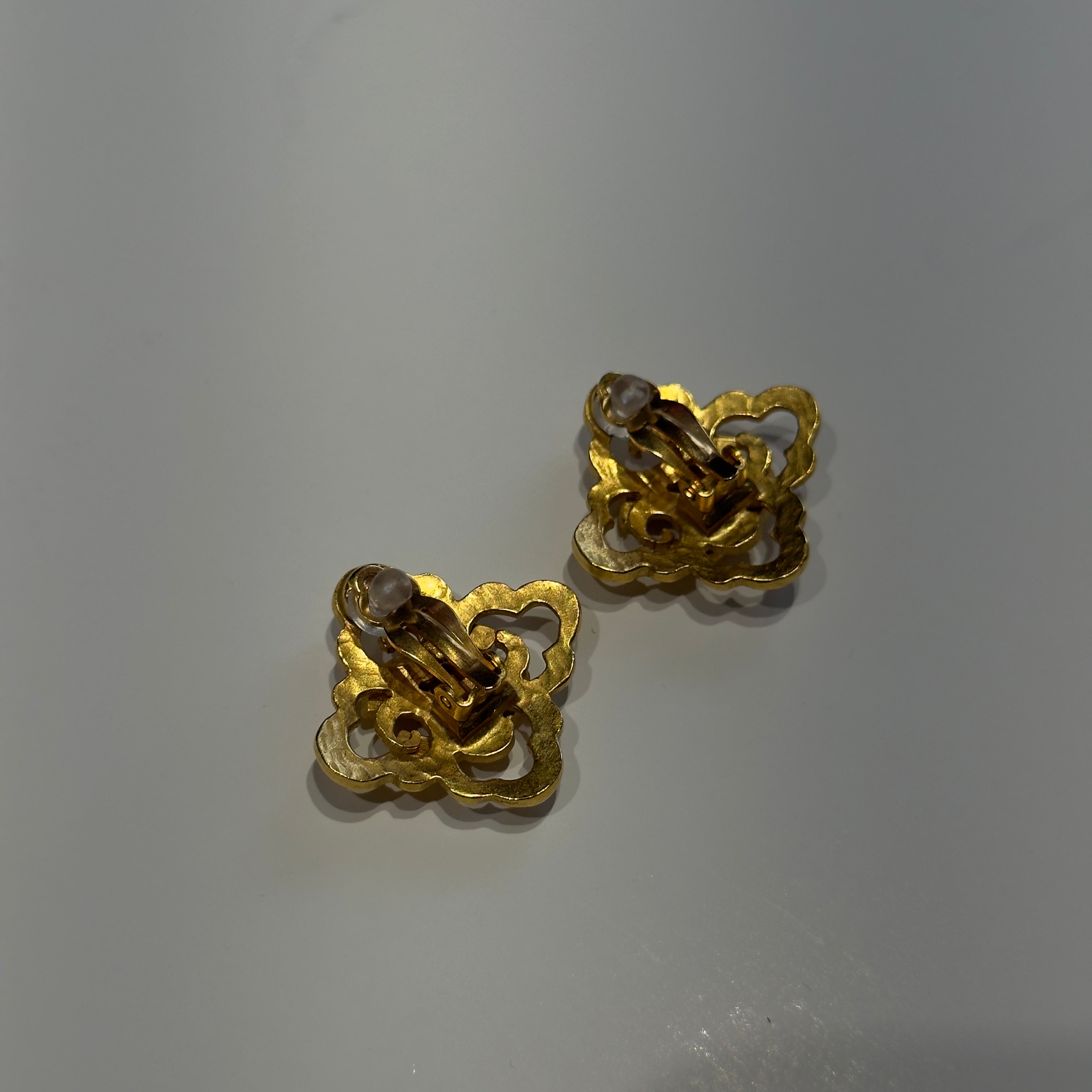 Chanel 1997P Clip On Earrings - Queen May