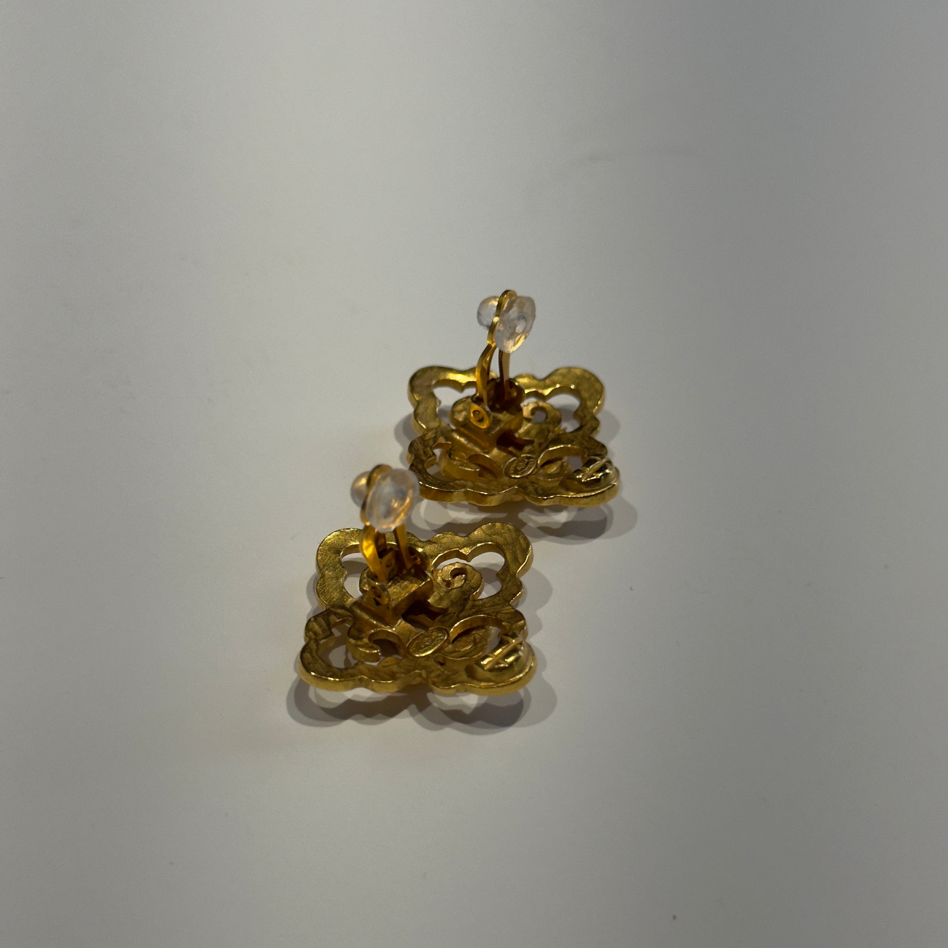 Chanel 1997P Clip On Earrings - Queen May