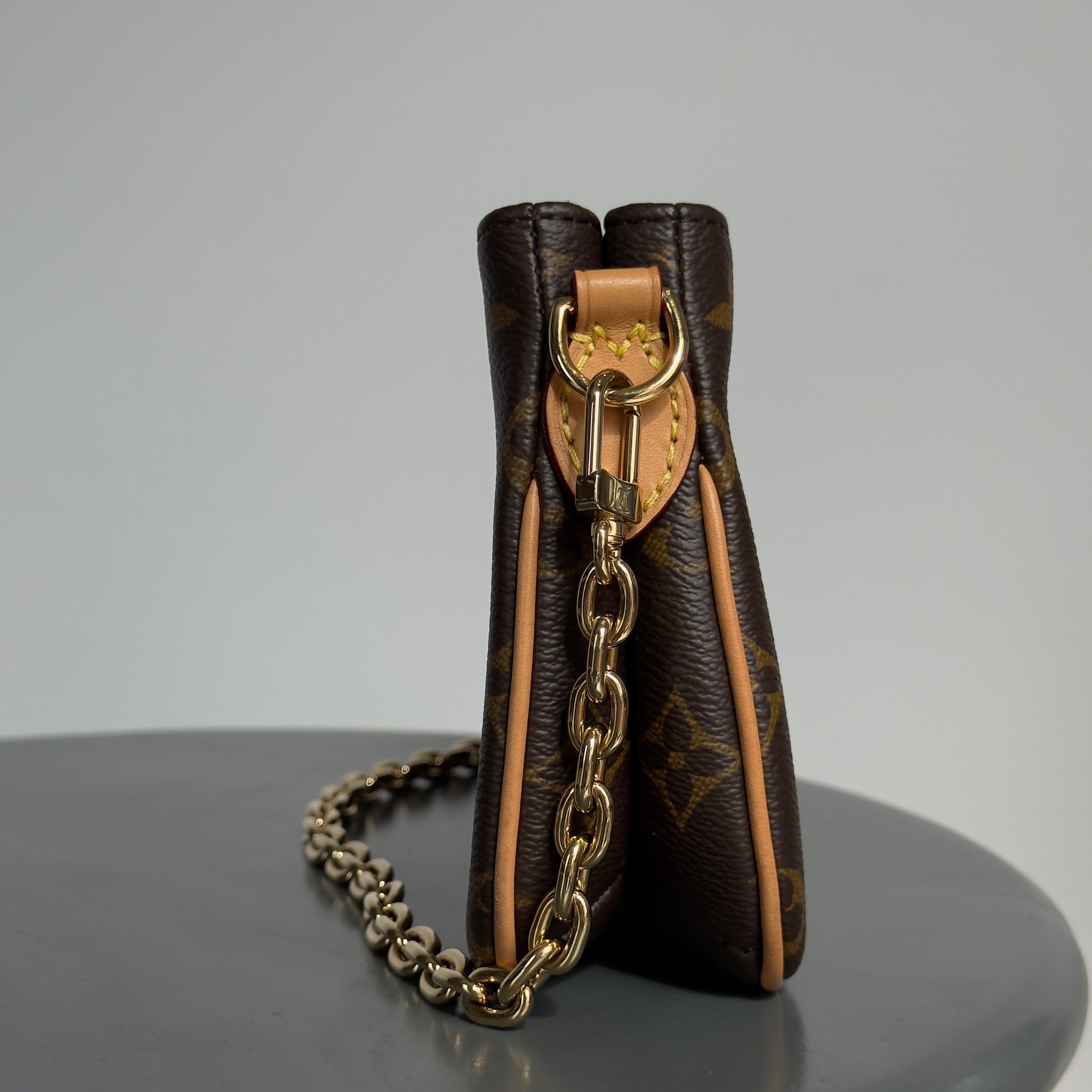 Louis Vuitton Liv Pochette - Queen May