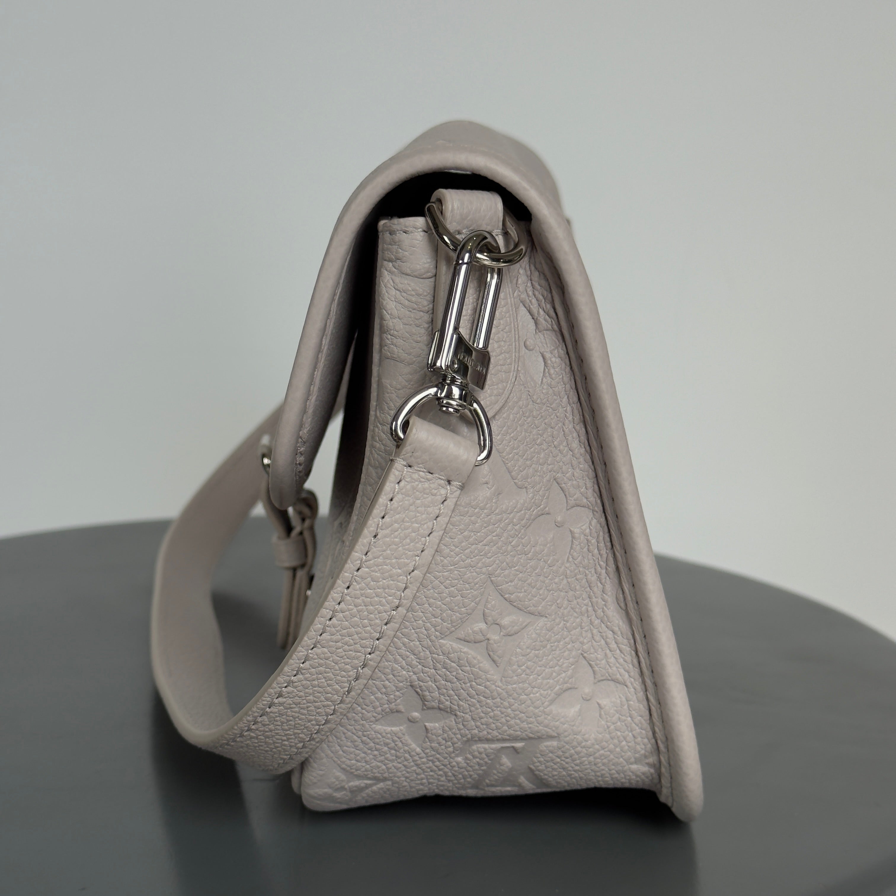 Louis Vuitton Diane Brume/Quartz Monogram Empreinte - Queen May