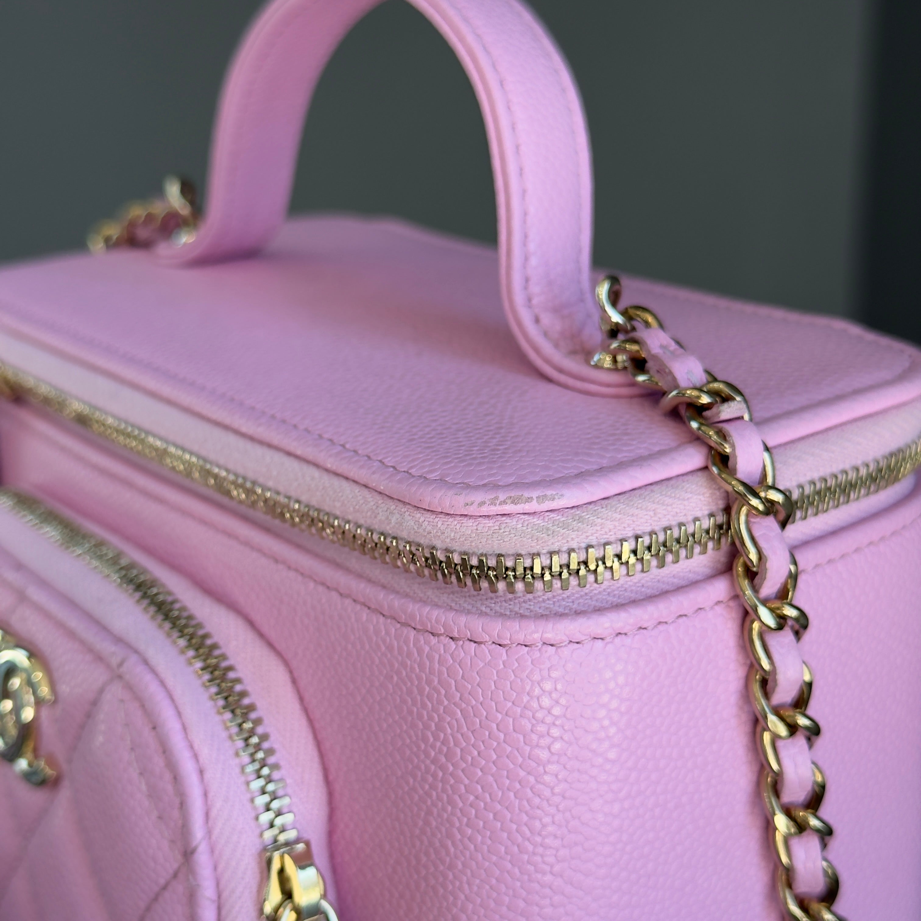 Chanel Business Affinity Top Handle Vanity Case With Chain - Queen May