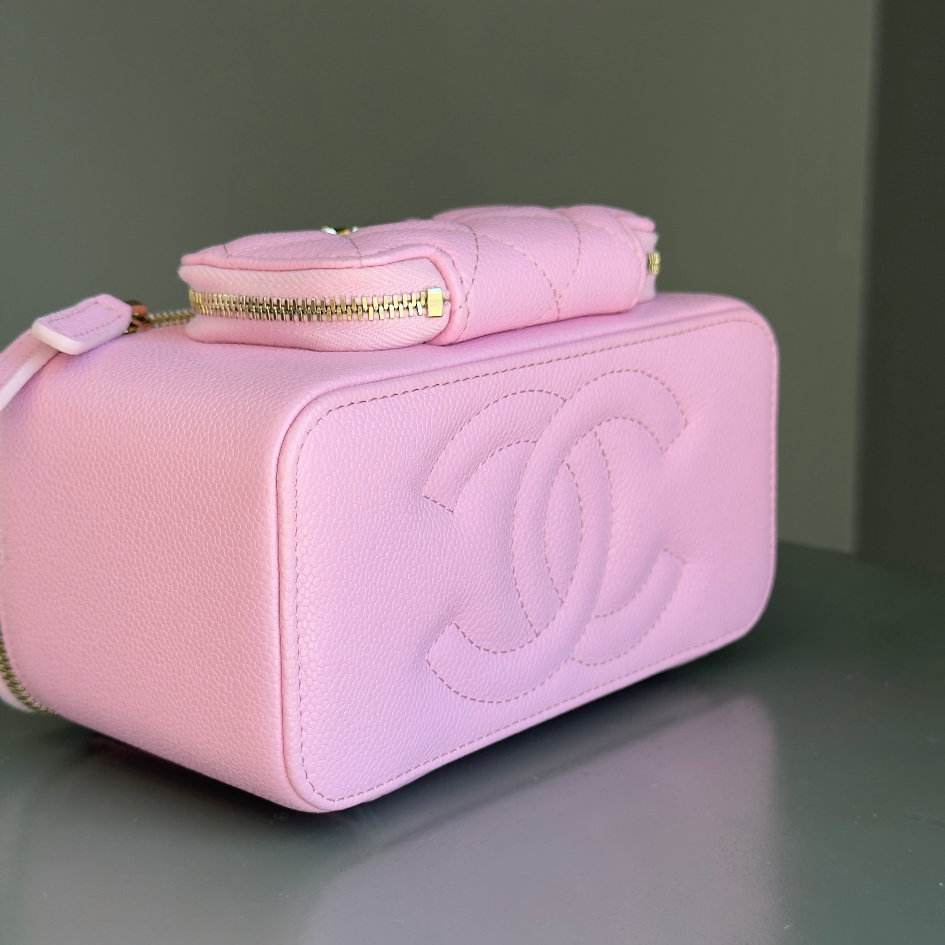 Chanel Business Affinity Top Handle Vanity Case With Chain - Queen May