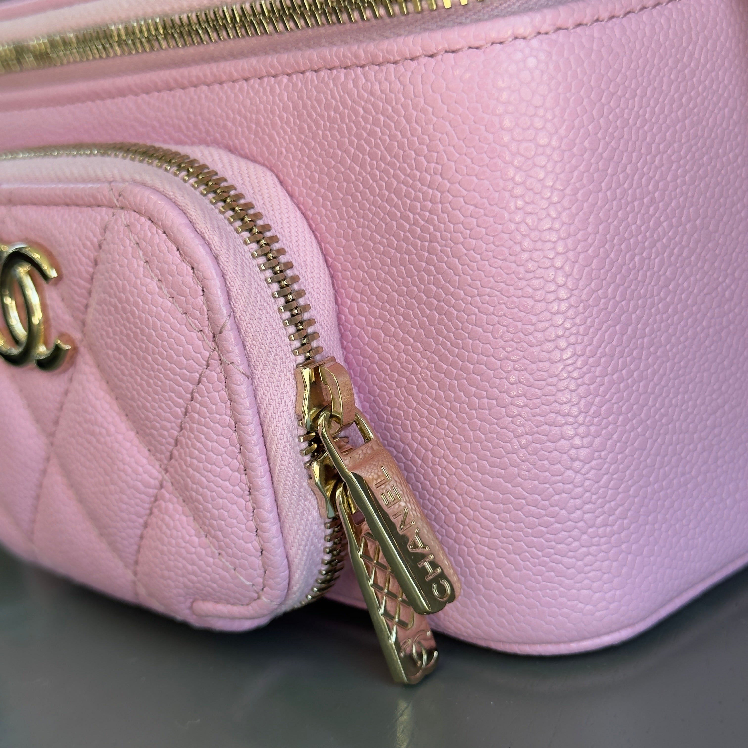 Chanel Business Affinity Top Handle Vanity Case With Chain - Queen May