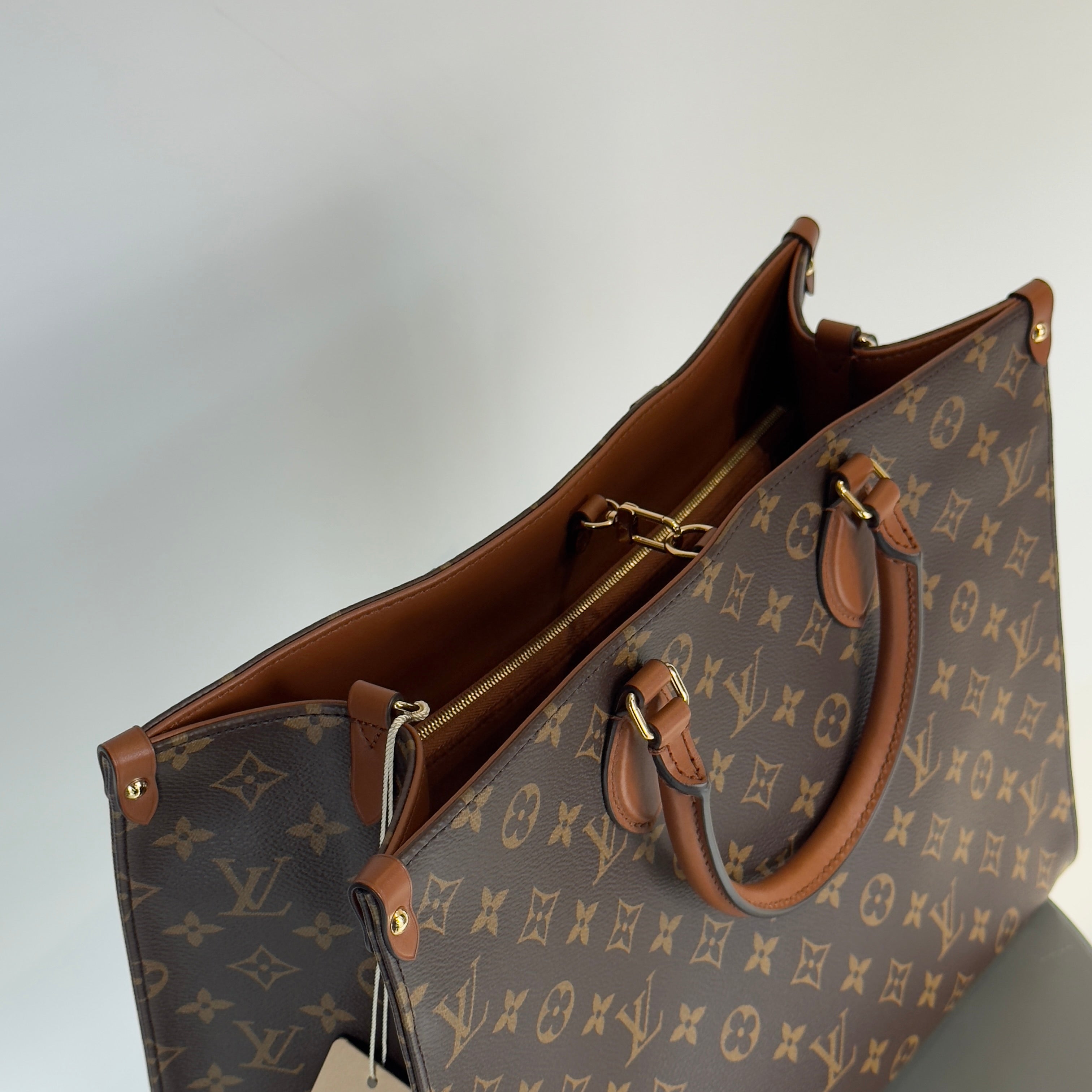 Louis Vuitton Monogram On The Go Organizer - Queen May