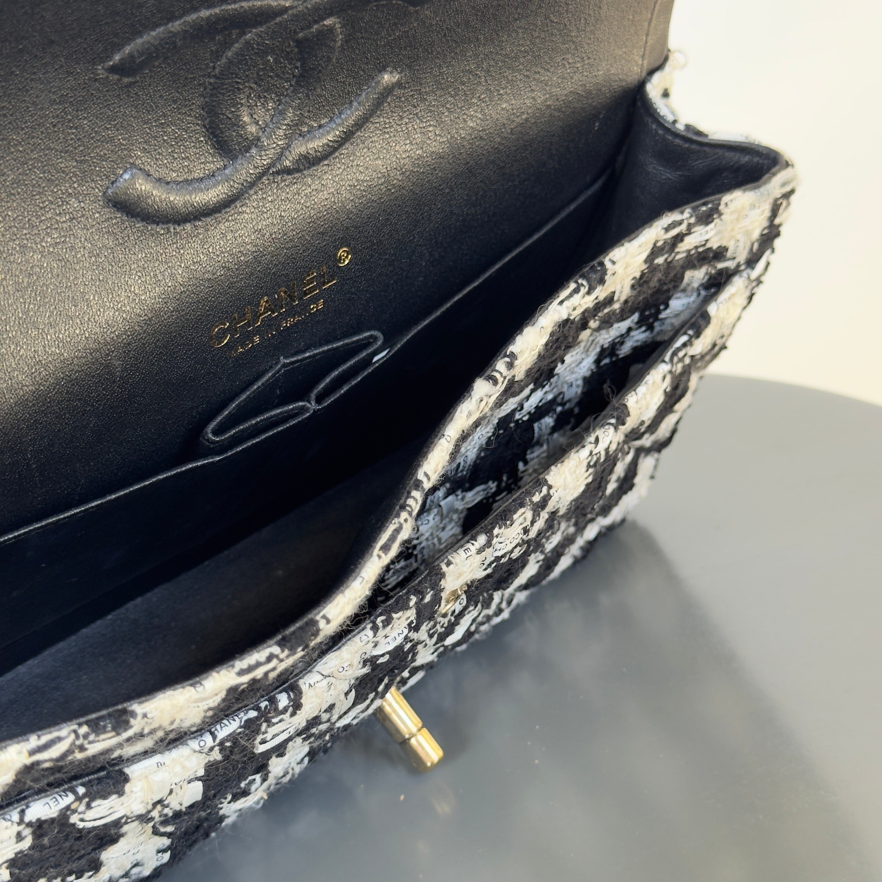 Chanel Classic Double Flap Medium 20S Houndstooth Tweed Light Gold Hardware