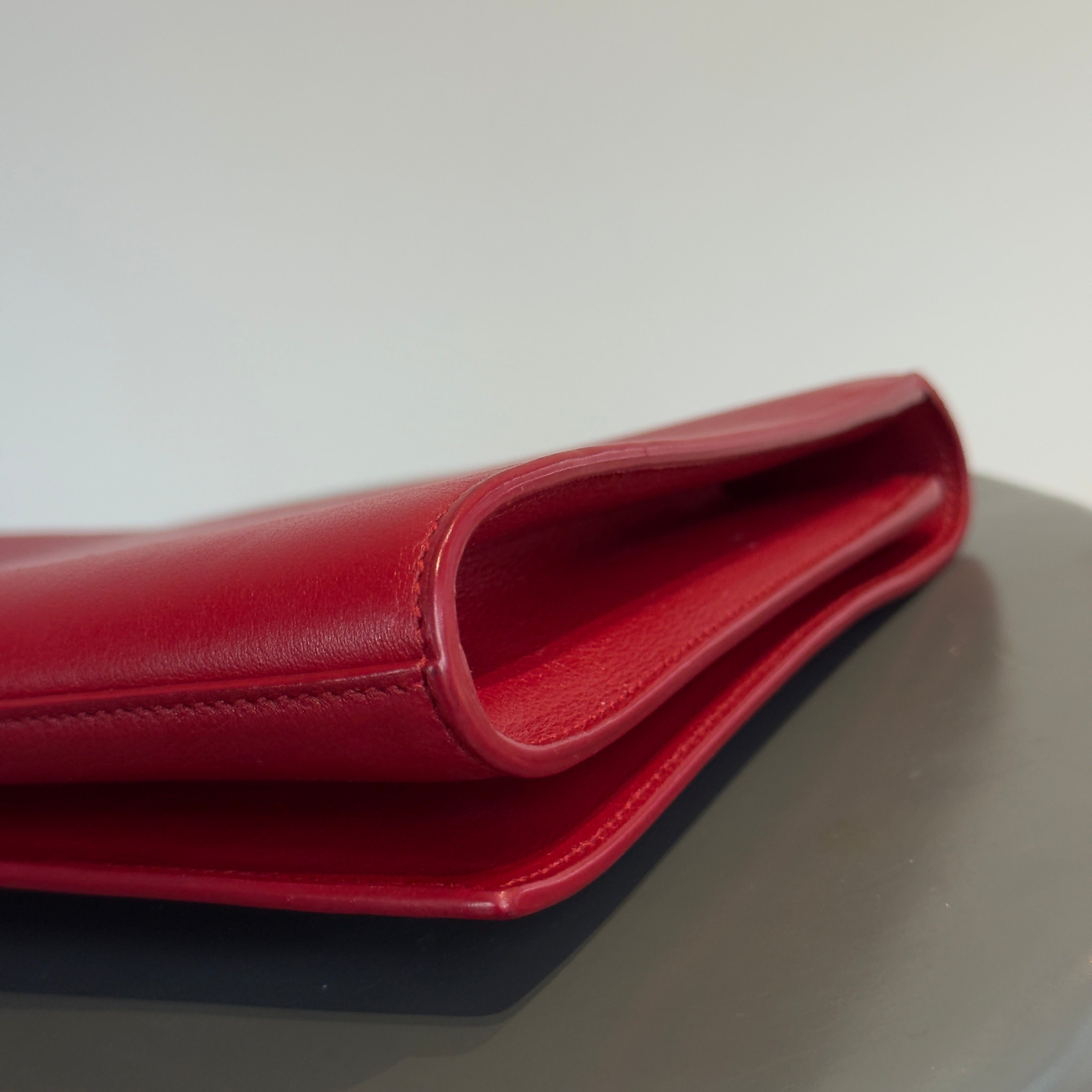 Yves Saint Laurent Belle De Jour Clutch Red - Queen May
