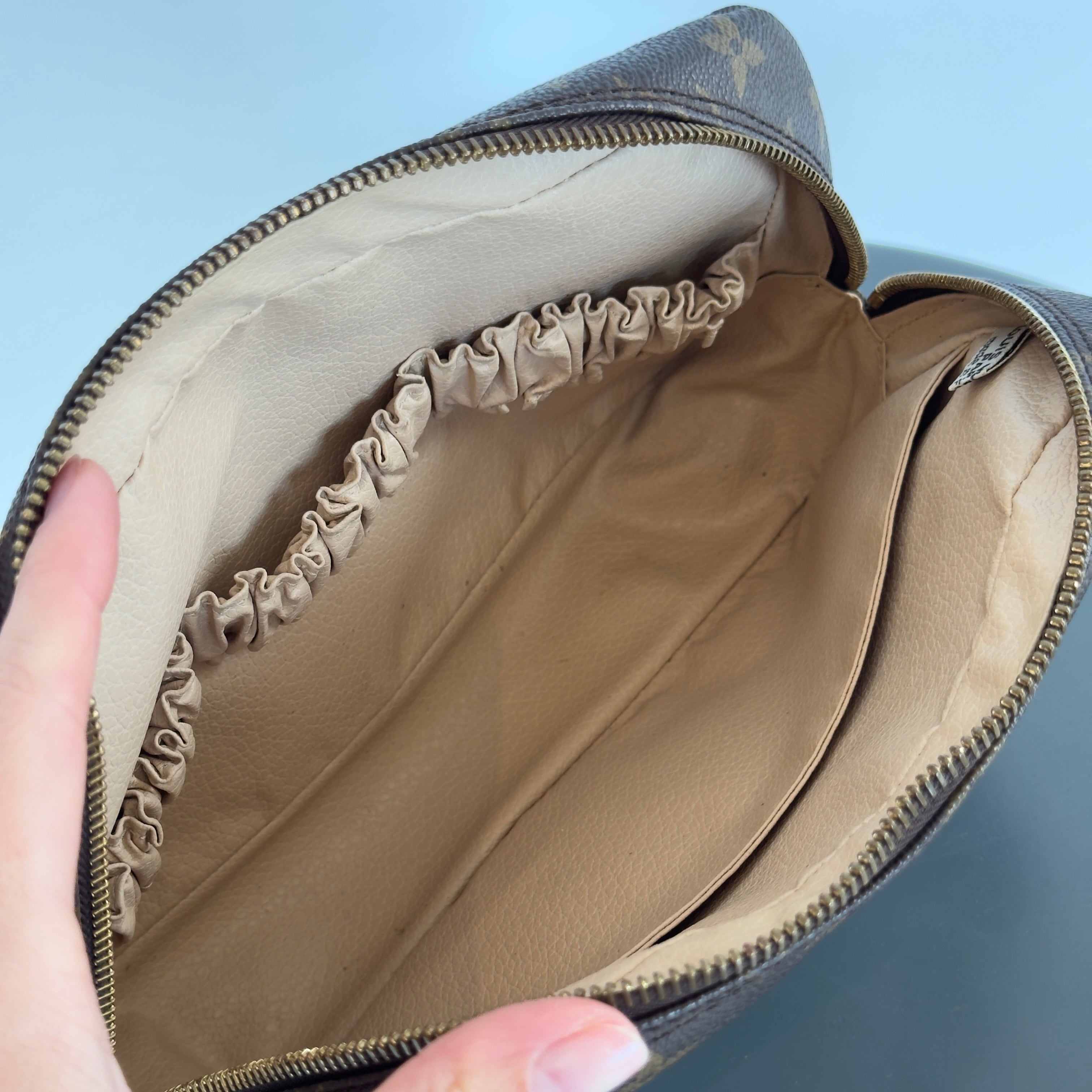 Louis Vuitton Trousse Monogram Toiletry 23 - Queen May