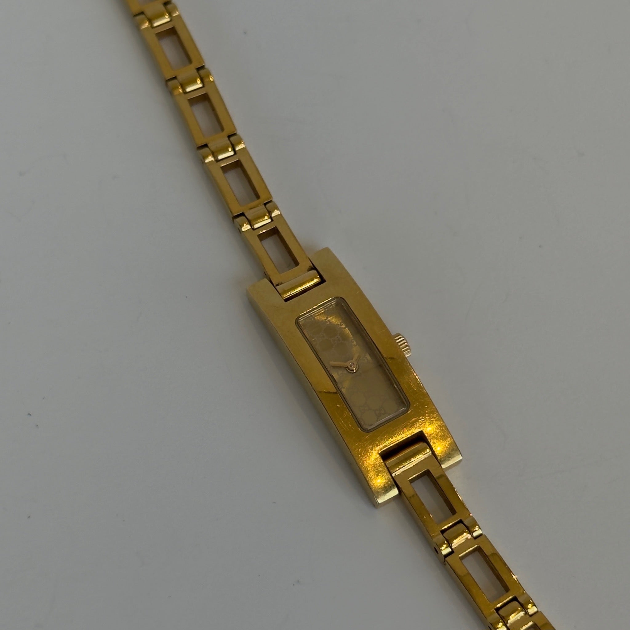 Gucci 9900L Gold Tone Watch - Queen May