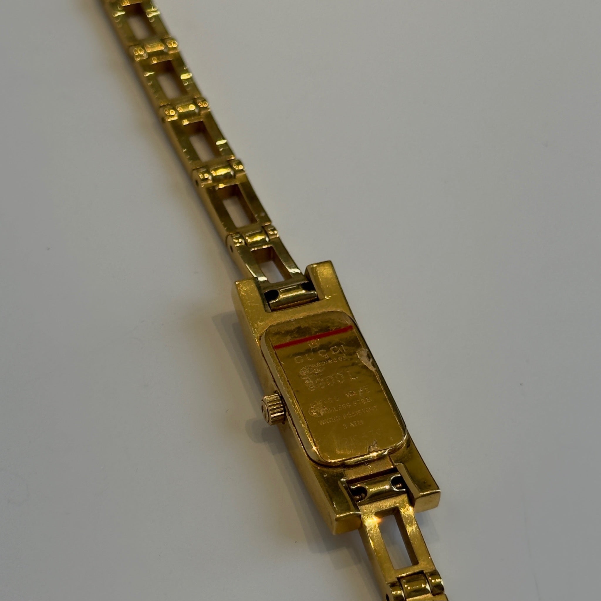 Gucci 9900L Gold Tone Watch - Queen May
