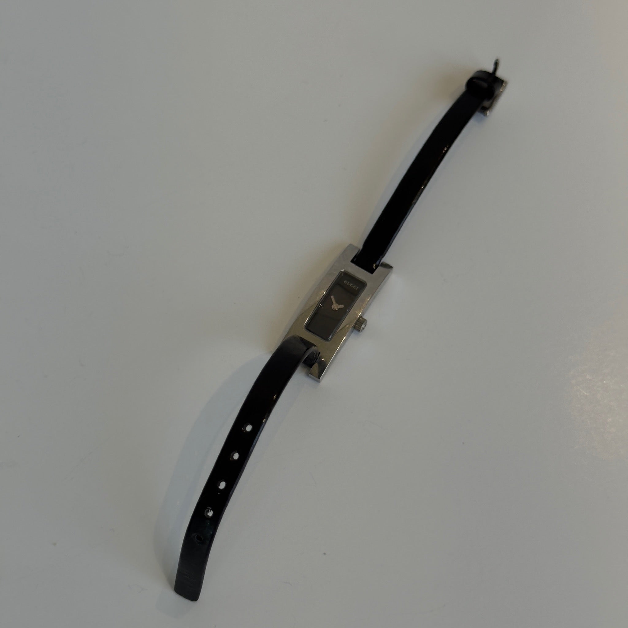 Vintage Gucci 3900L Skinny Strap Watch - Queen May