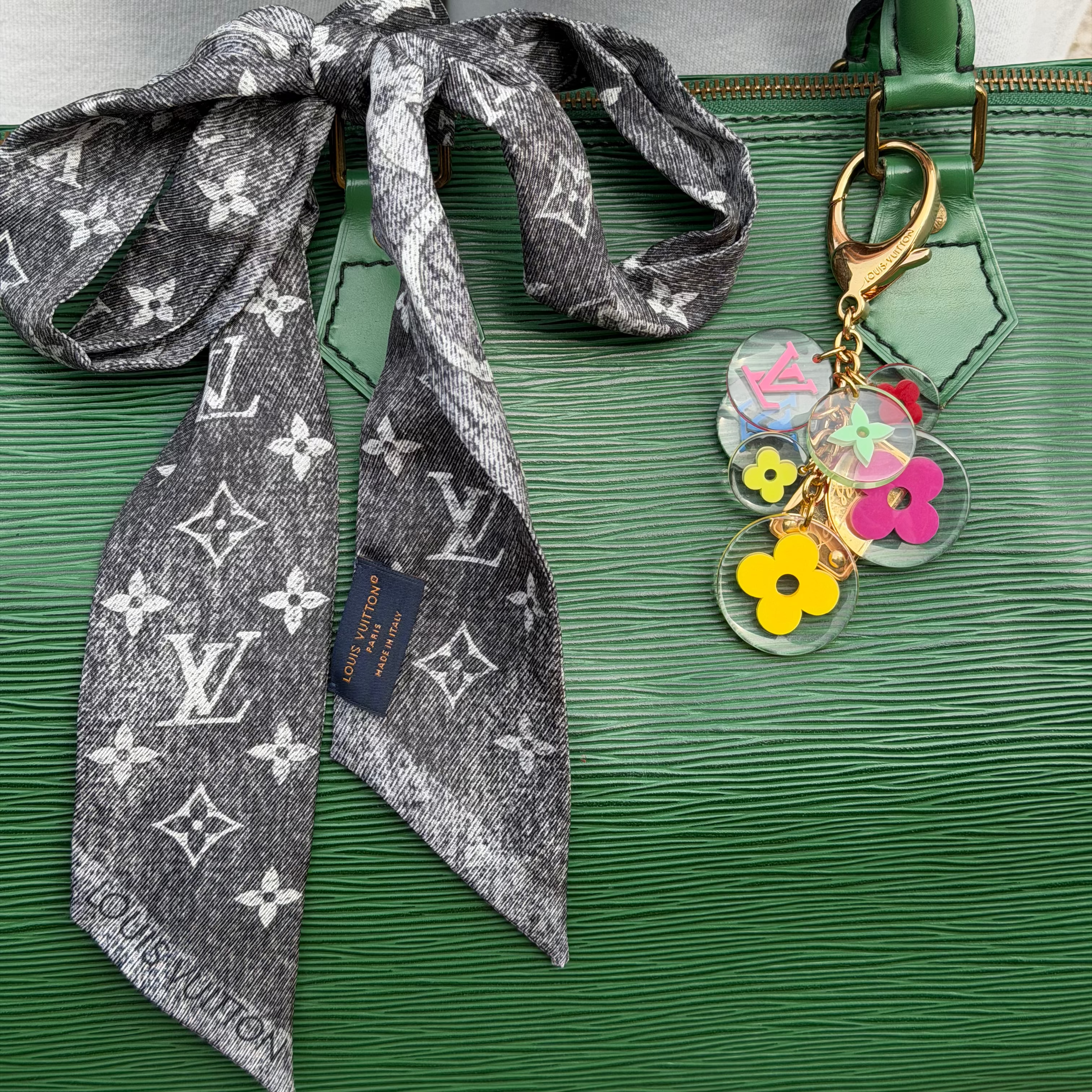 Louis Vuitton Resin Fleurs Bag Charm - Queen May