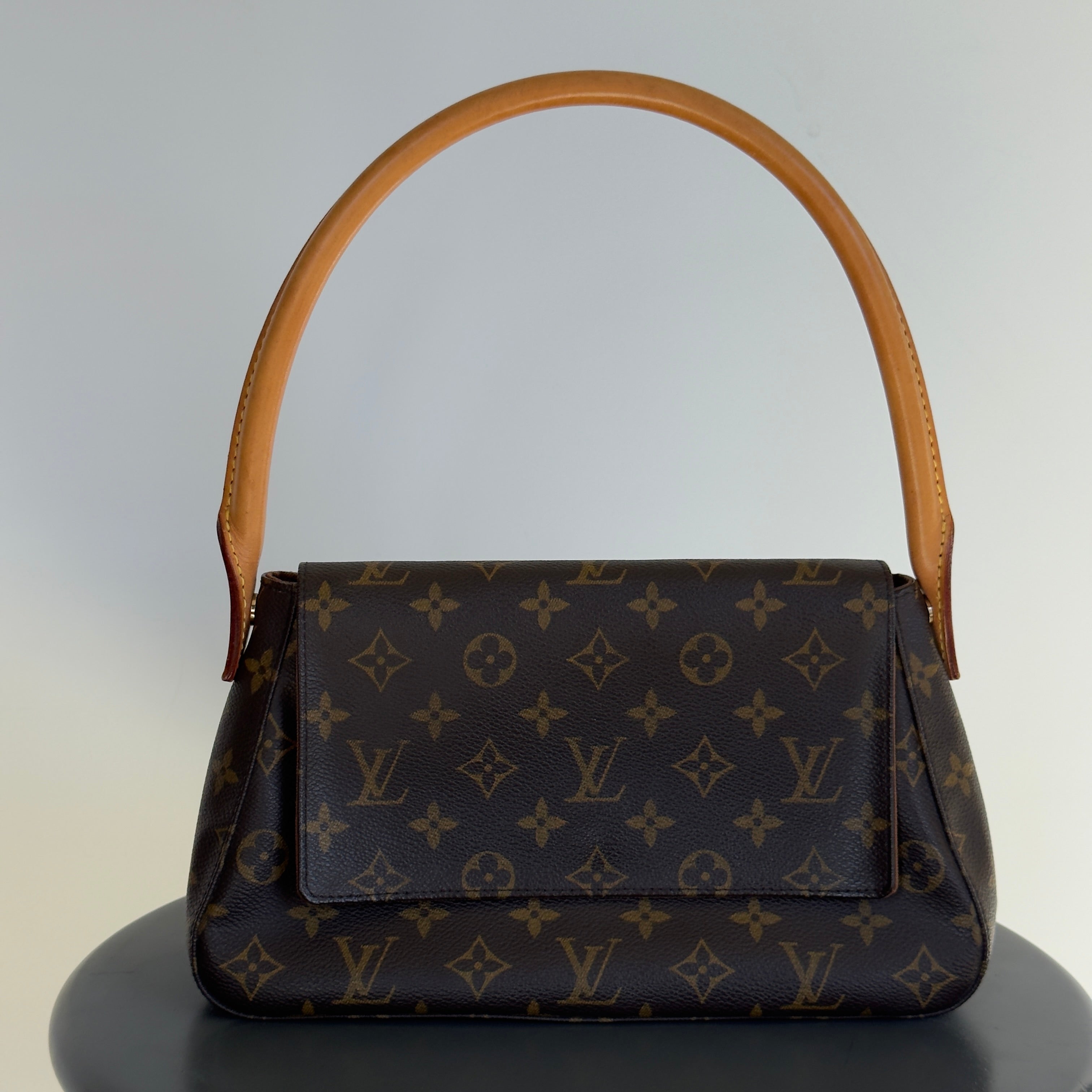 Louis Vuitton Looping PM - Queen May