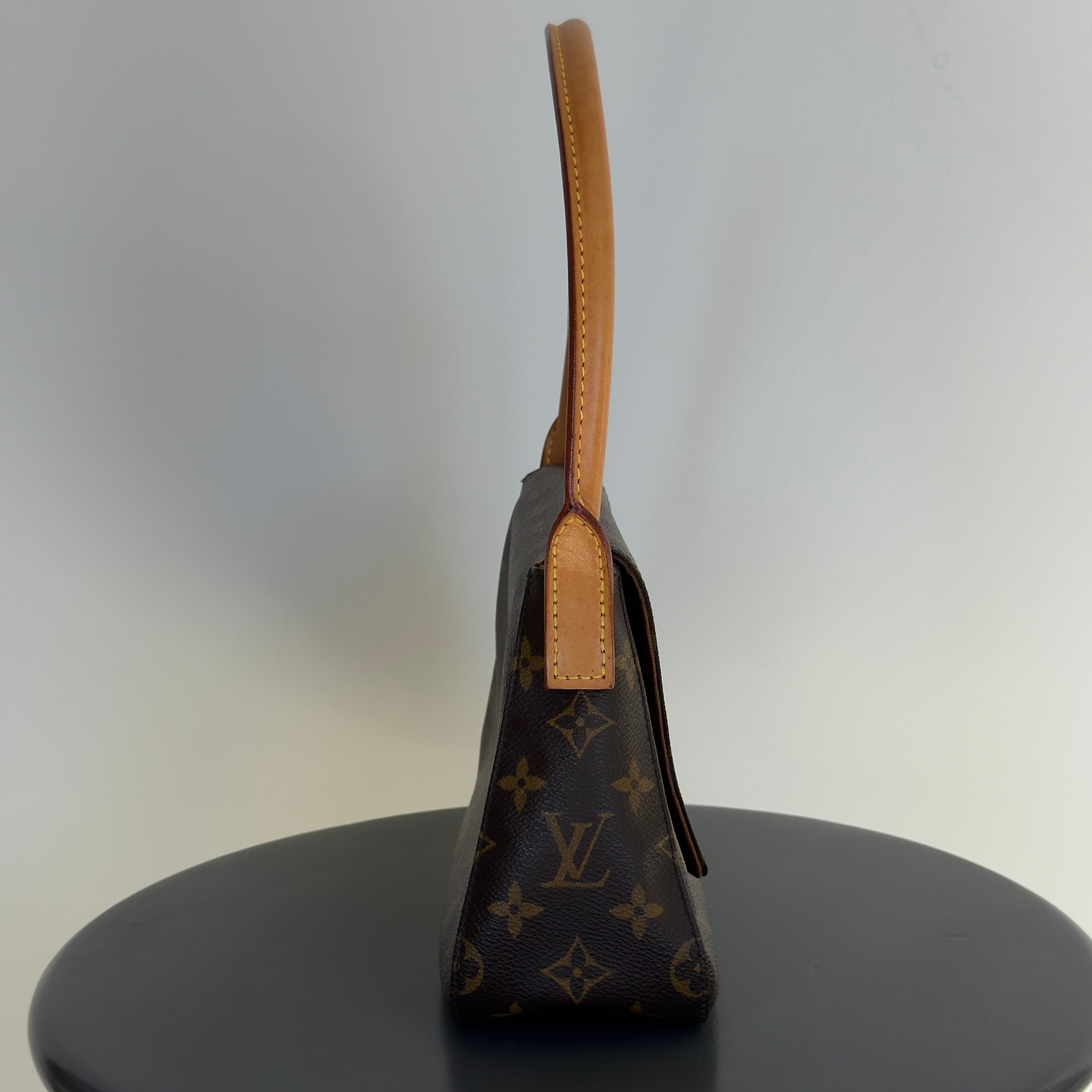 Louis Vuitton Looping PM - Queen May