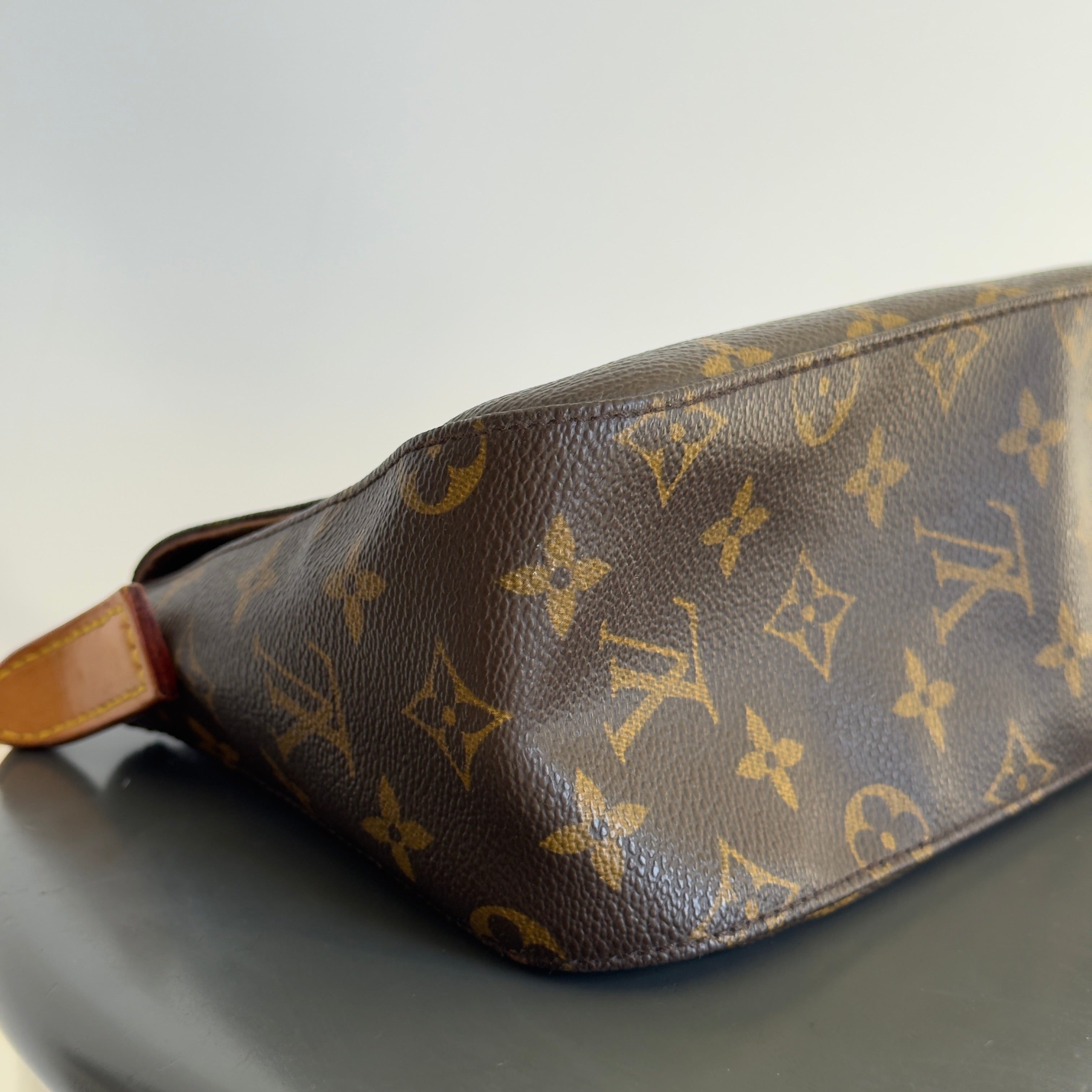Louis Vuitton Looping PM - Queen May