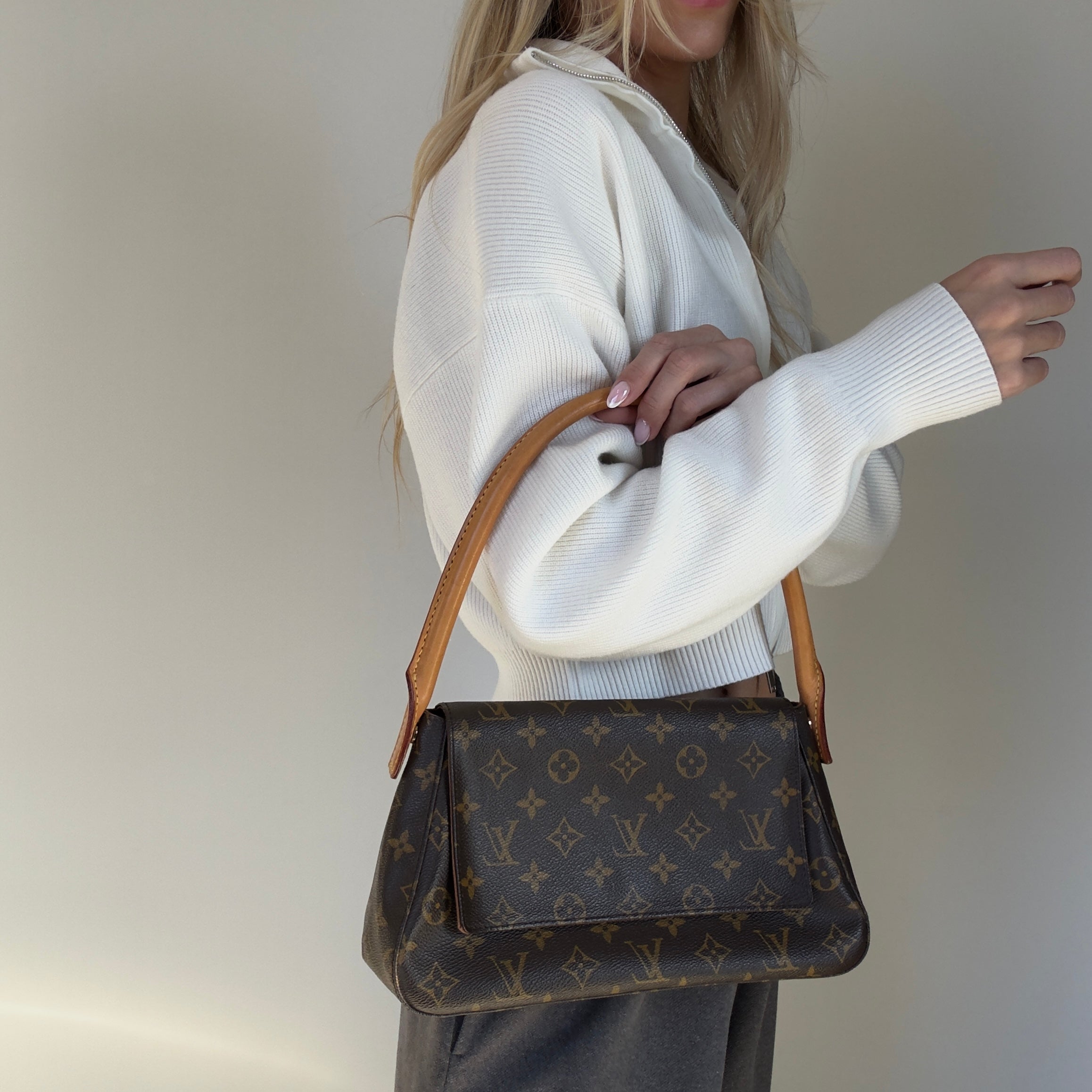 Louis Vuitton Looping PM - Queen May