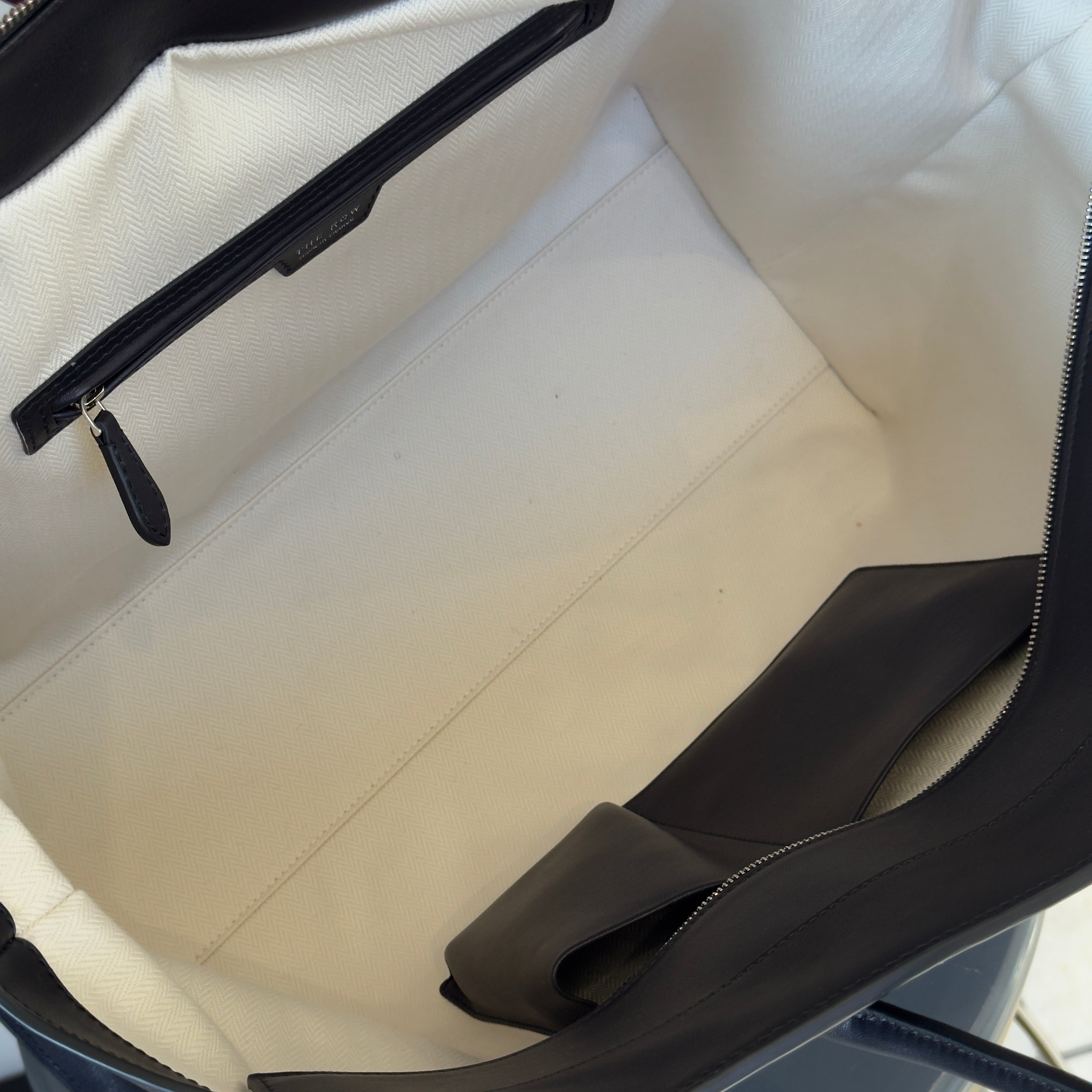 The Row Marlo 17 Tote Bag - Queen May