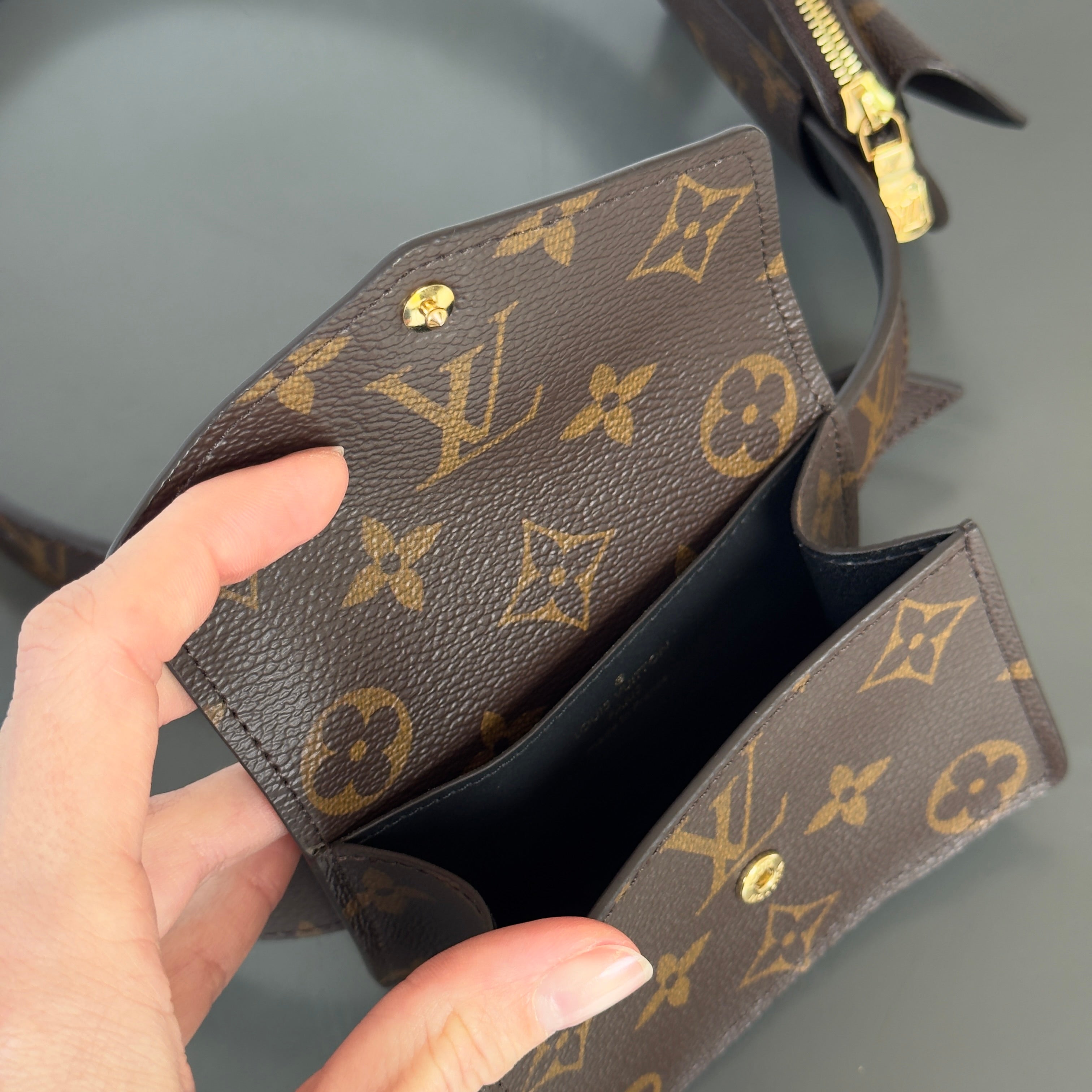 Louis Vuitton Daily Multi Pocket 30mm Belt Size 90cm - Queen May