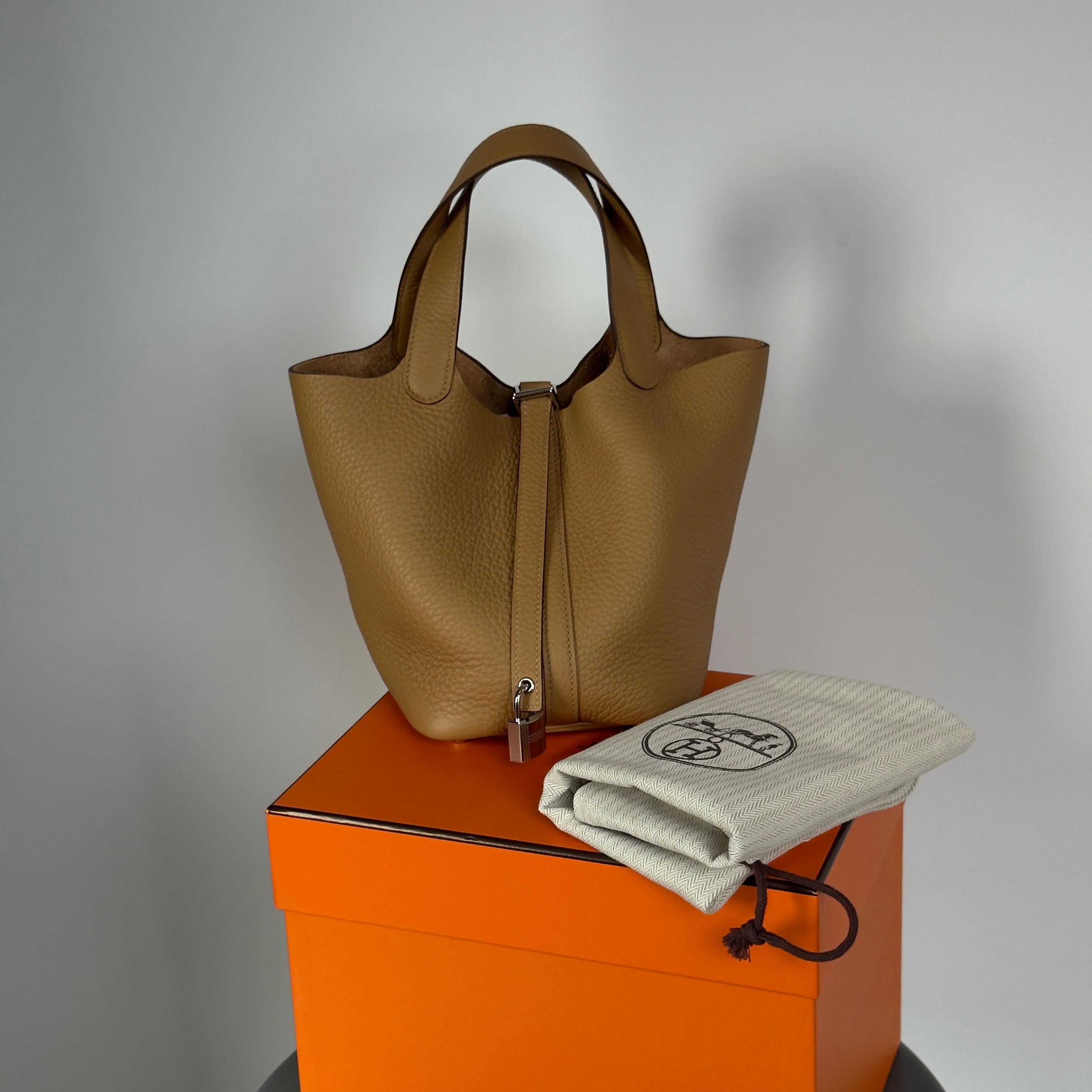 Hermes 2025 Clemence Picotin Lock 18 - Queen May