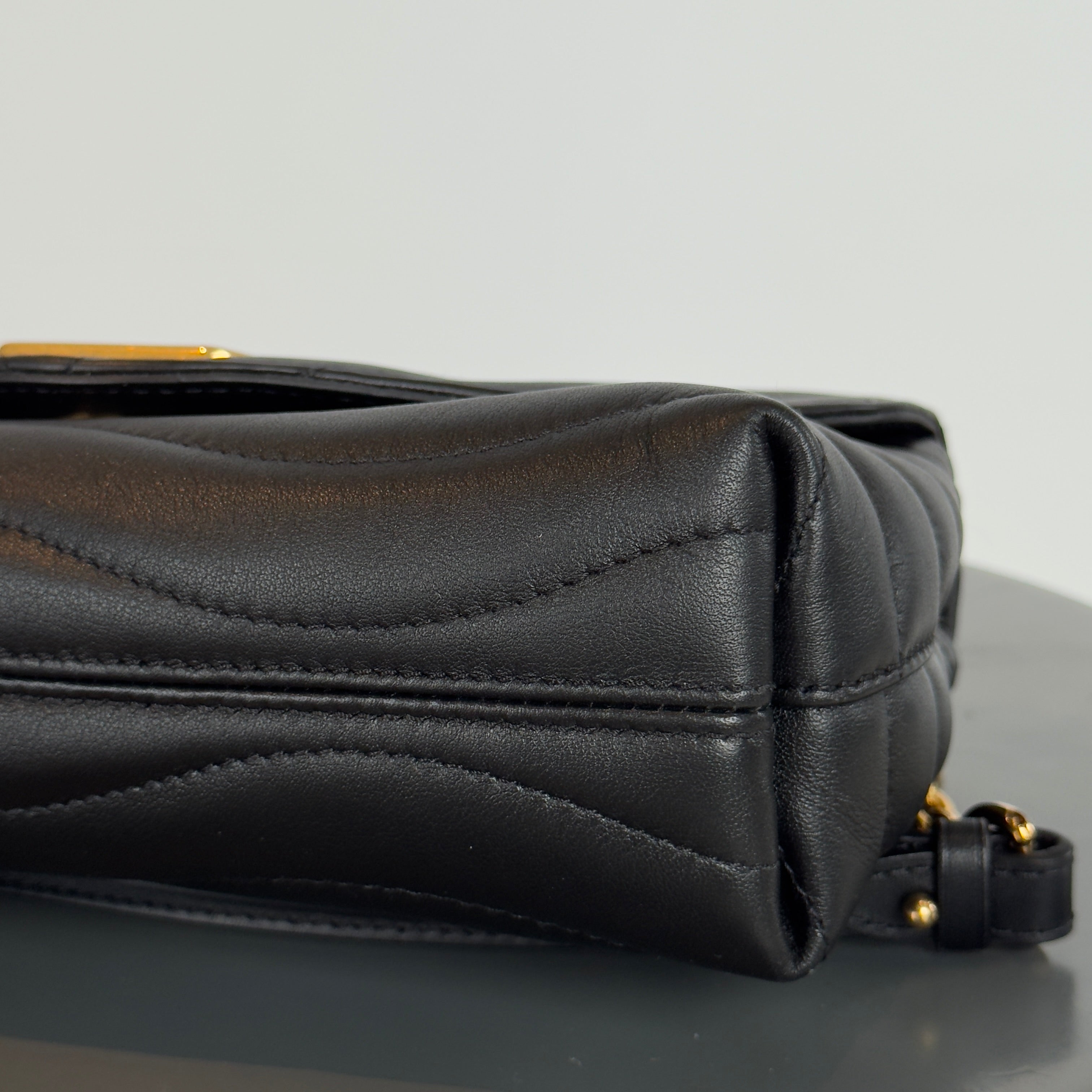 Louis Vuitton New Wave MM - Queen May