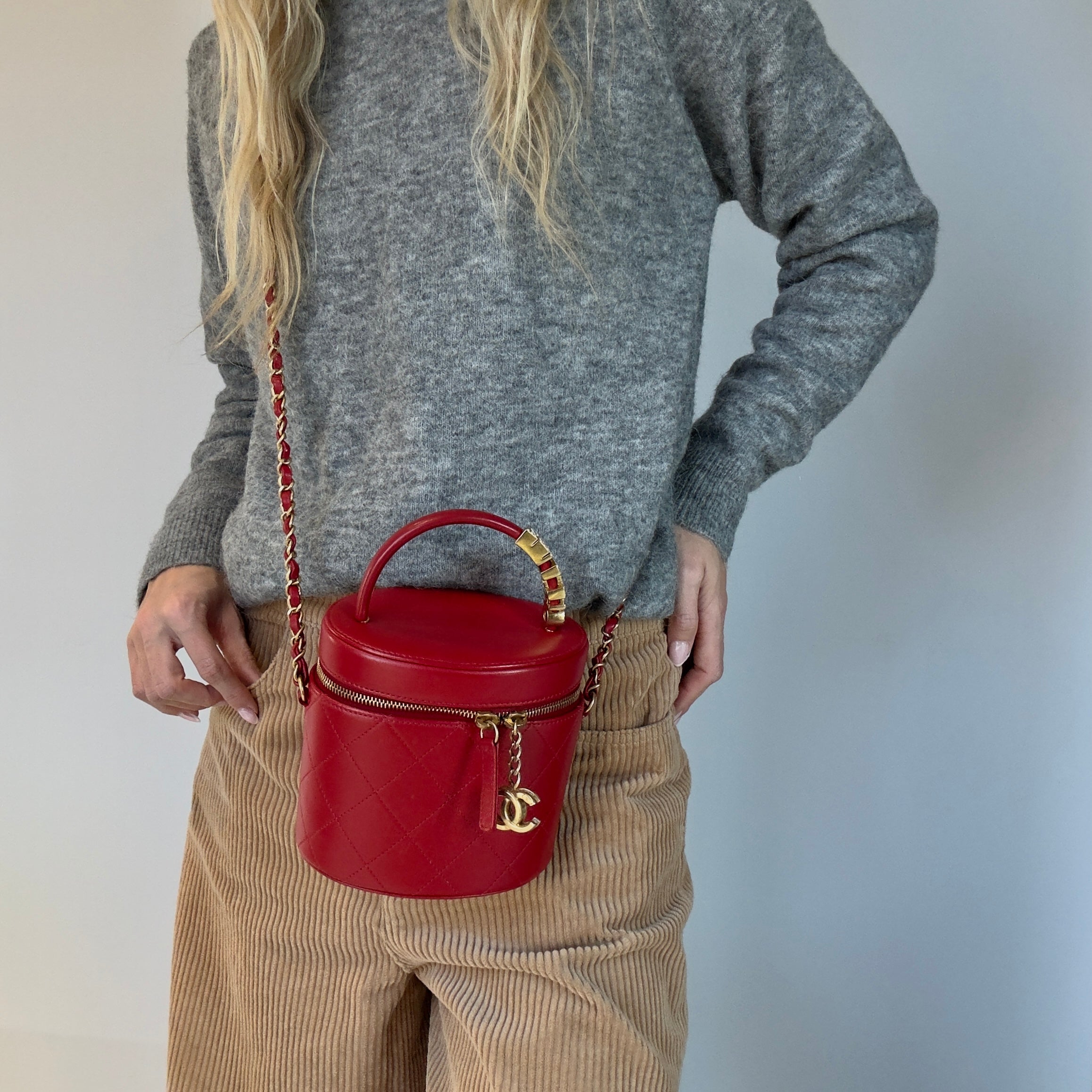 Chanel Pearl Logo Red Top Handle Vanity Case With Chain - Queen May