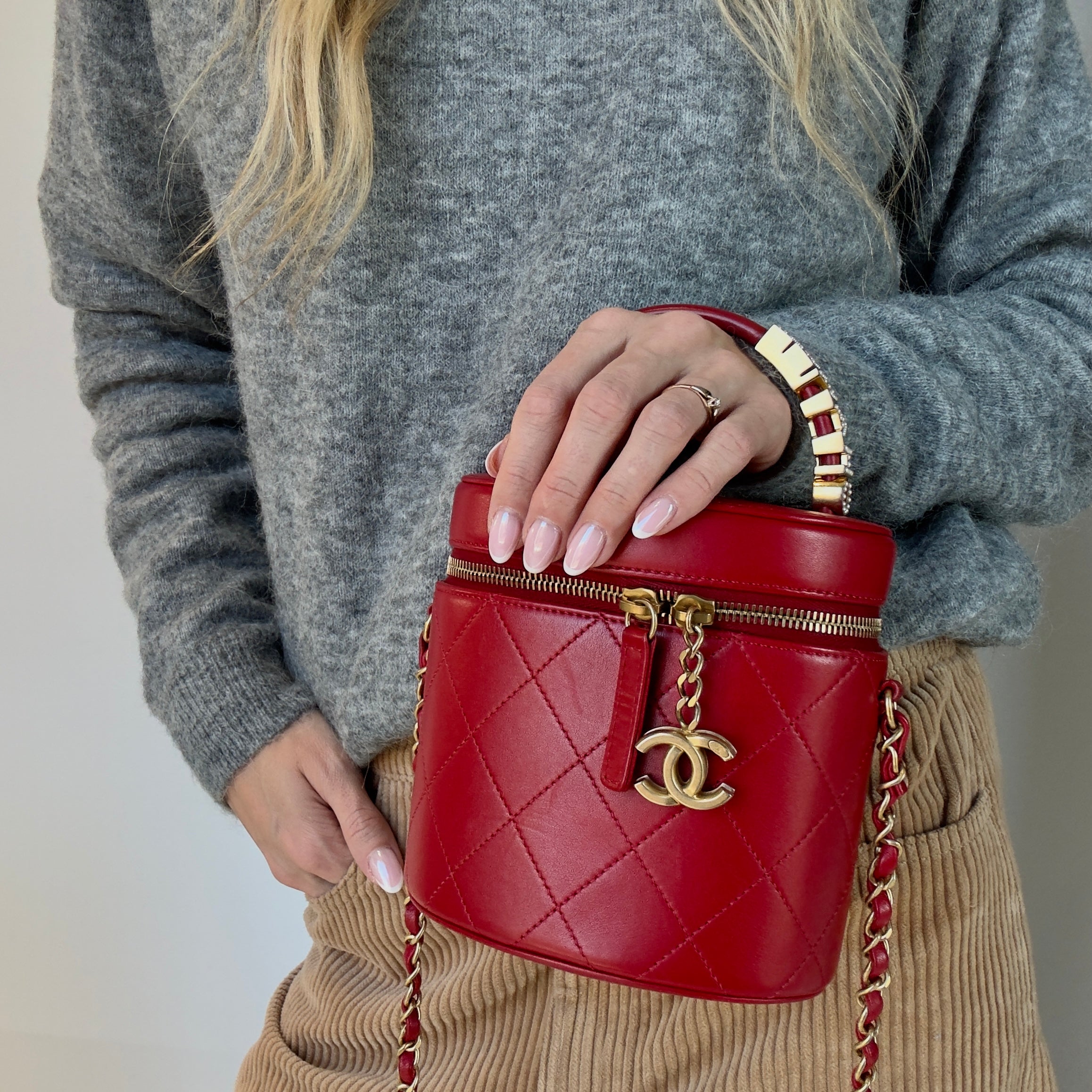 Chanel Pearl Logo Red Top Handle Vanity Case With Chain - Queen May