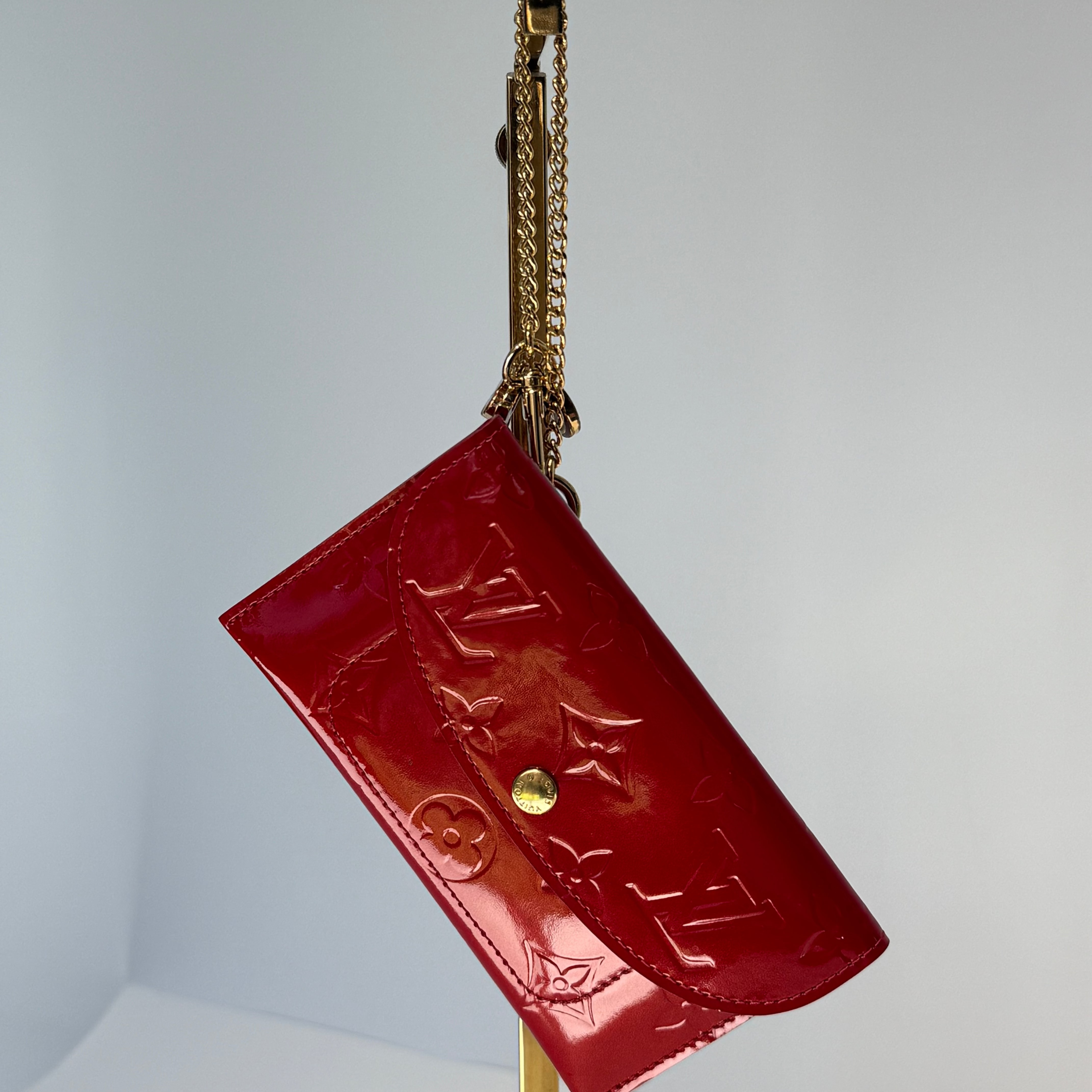 Louis Vuitton Vernis Envelope Plate Pouch Pomme D'Amour - Queen May