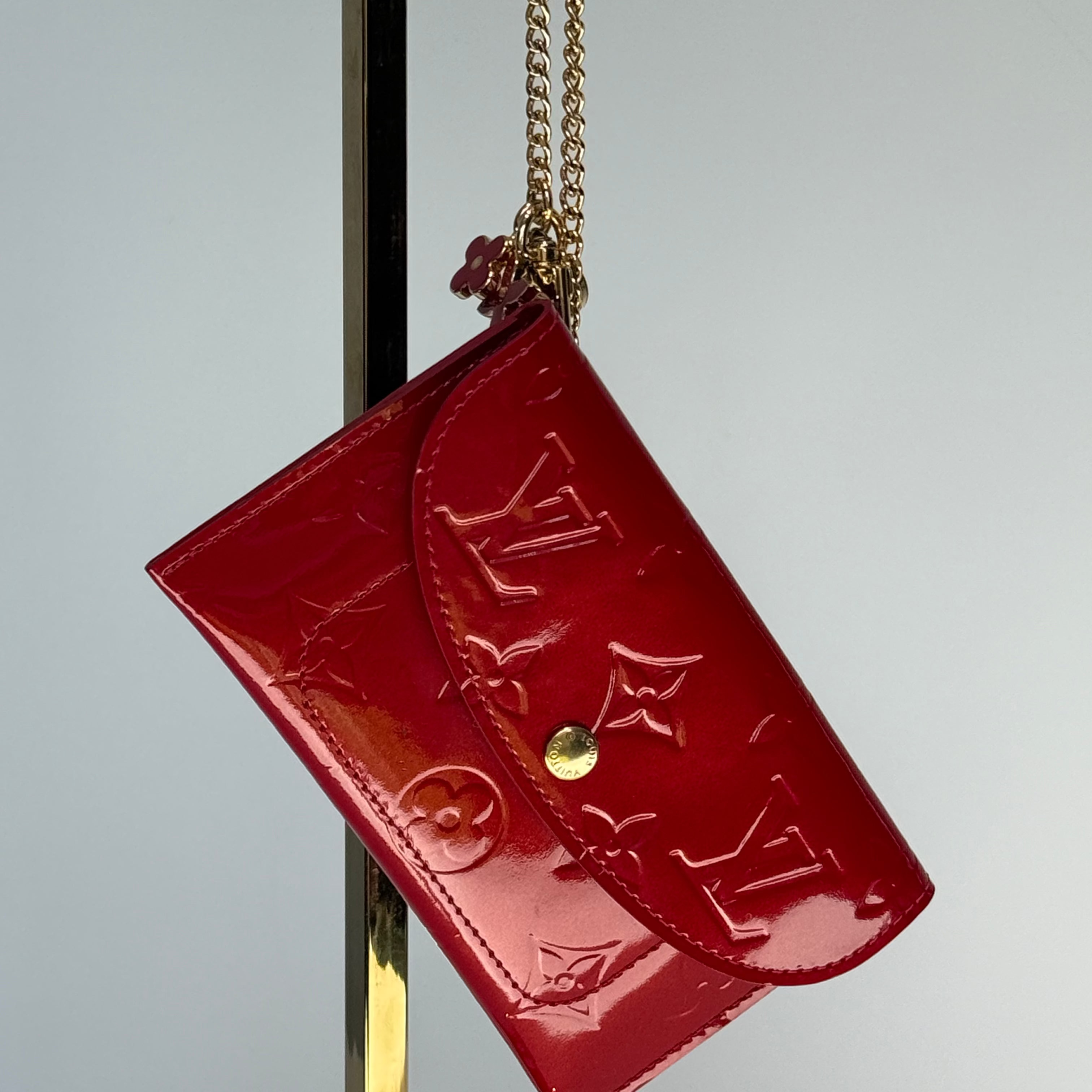 Louis Vuitton Vernis Envelope Plate Pouch Pomme D'Amour - Queen May