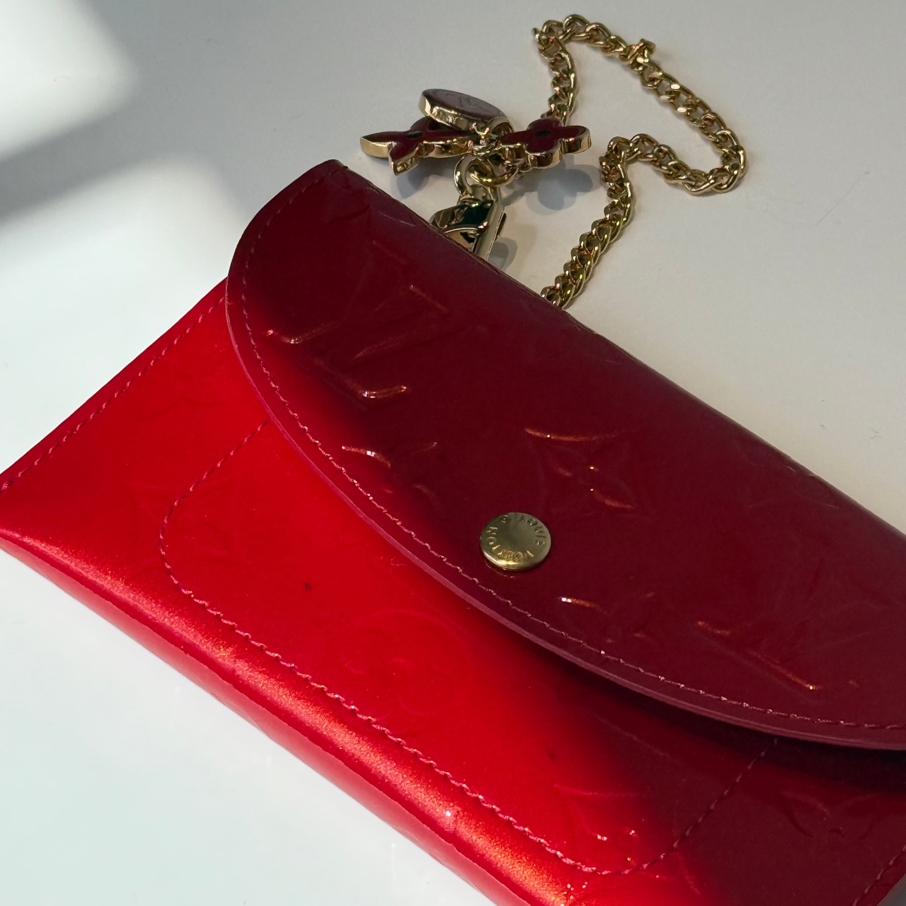 Louis Vuitton Vernis Envelope Plate Pouch Pomme D'Amour - Queen May