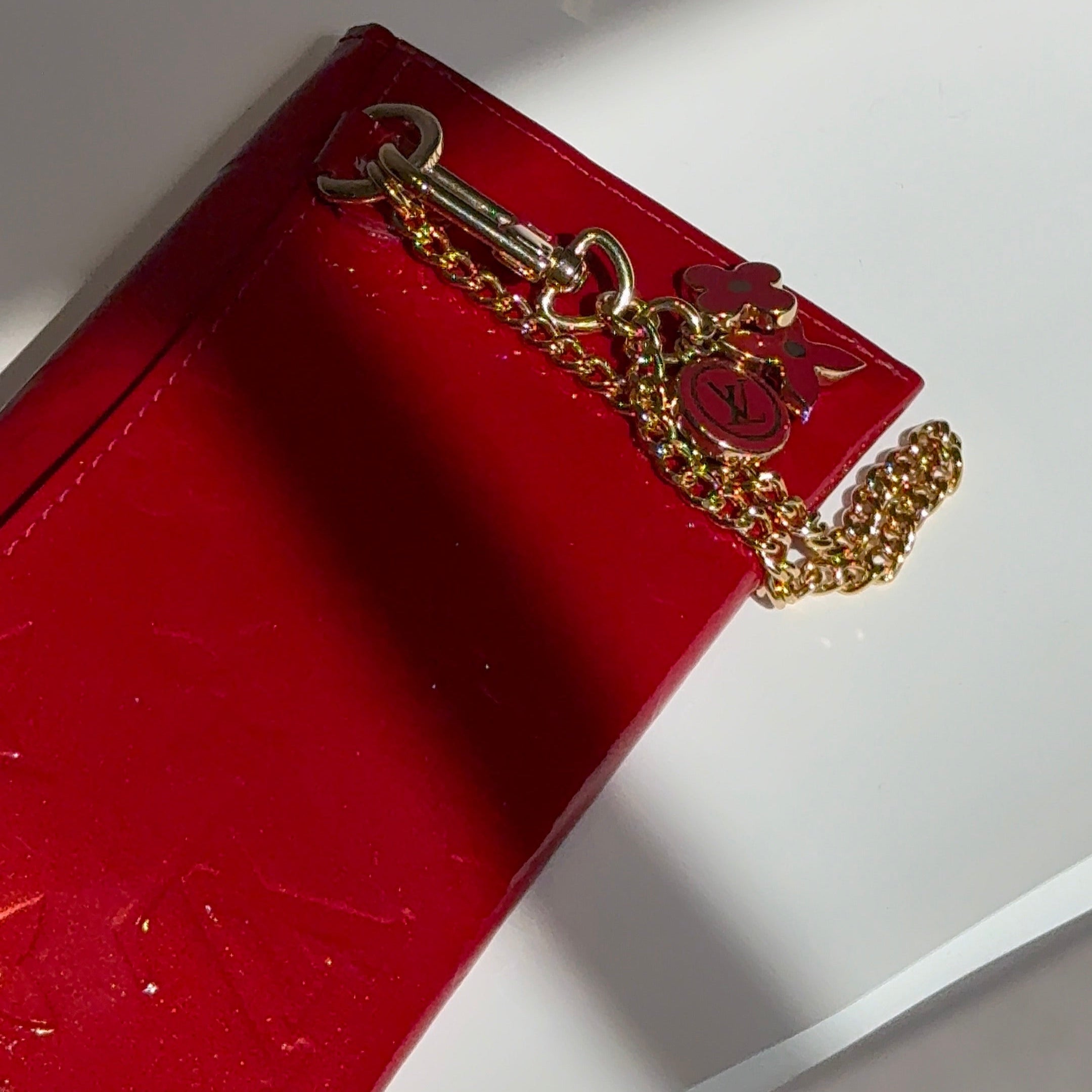 Louis Vuitton Vernis Envelope Plate Pouch Pomme D'Amour - Queen May