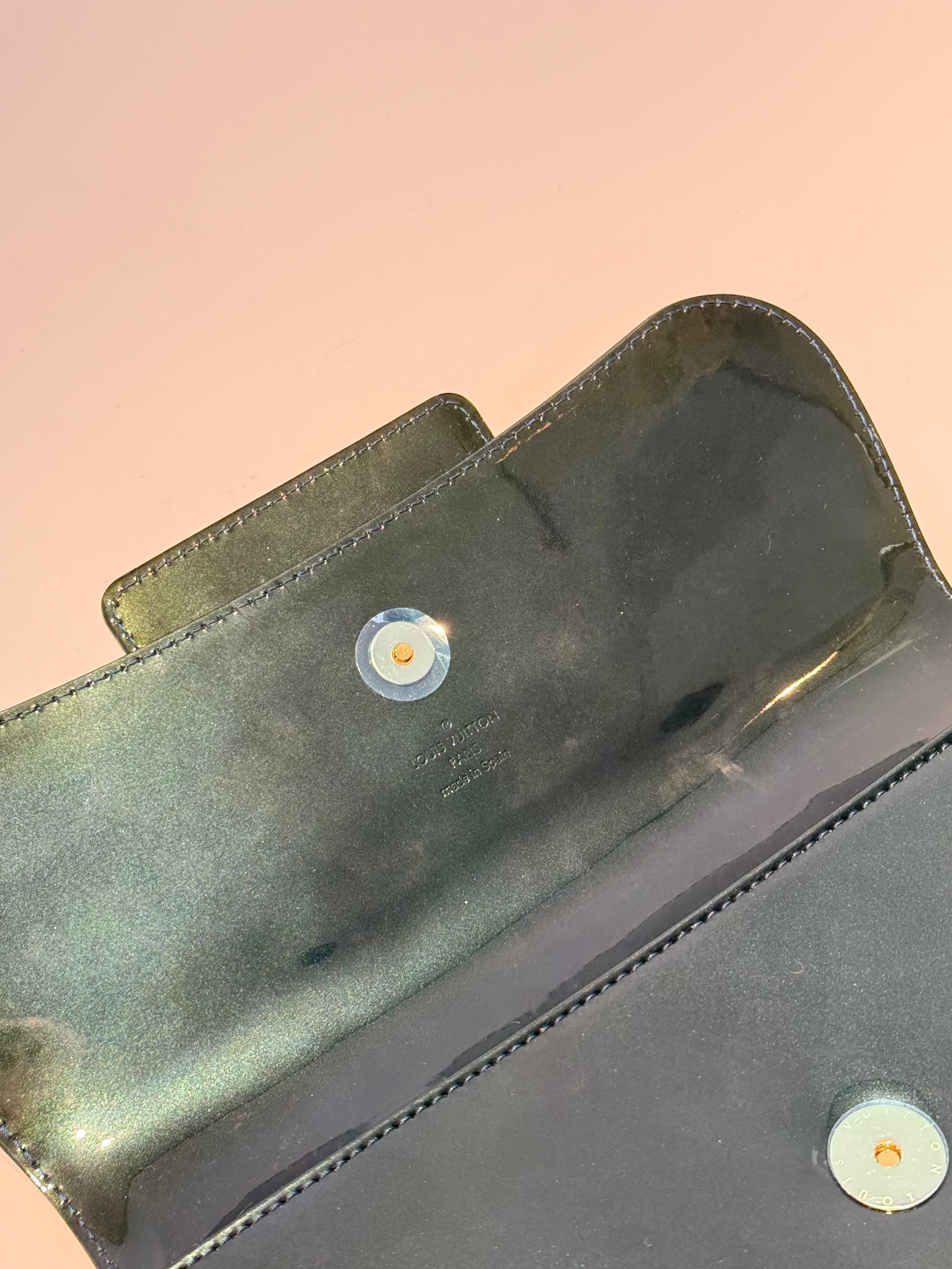 Louis Vuitton Vernis Sobe Clutch Green - Queen May