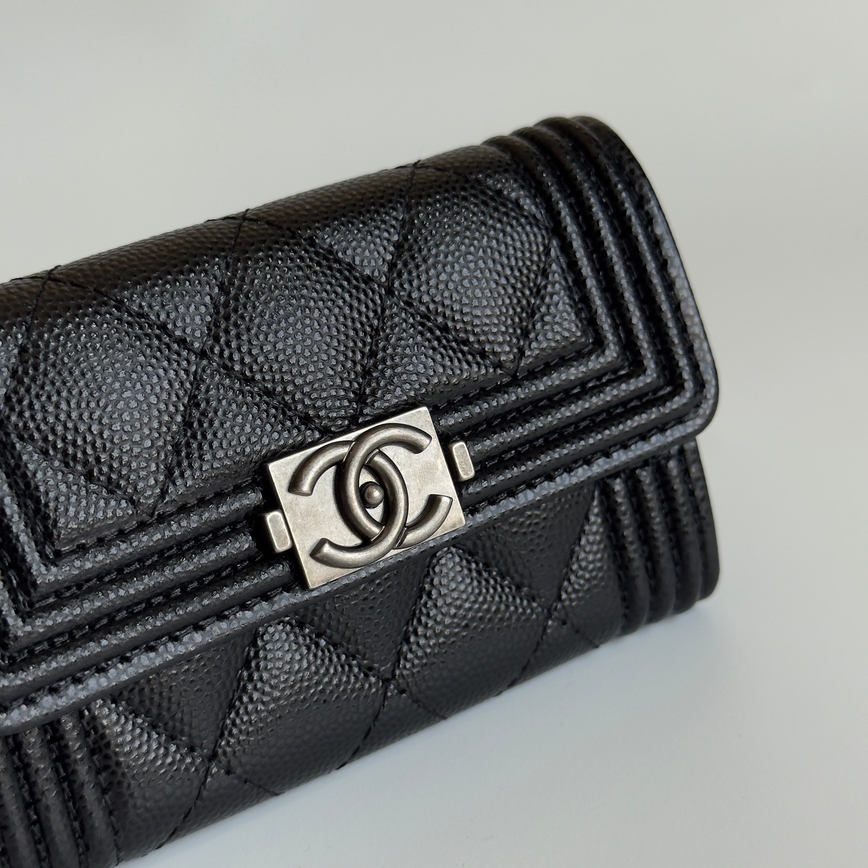 Chanel Boy Flap Card Holder Black - Queen May