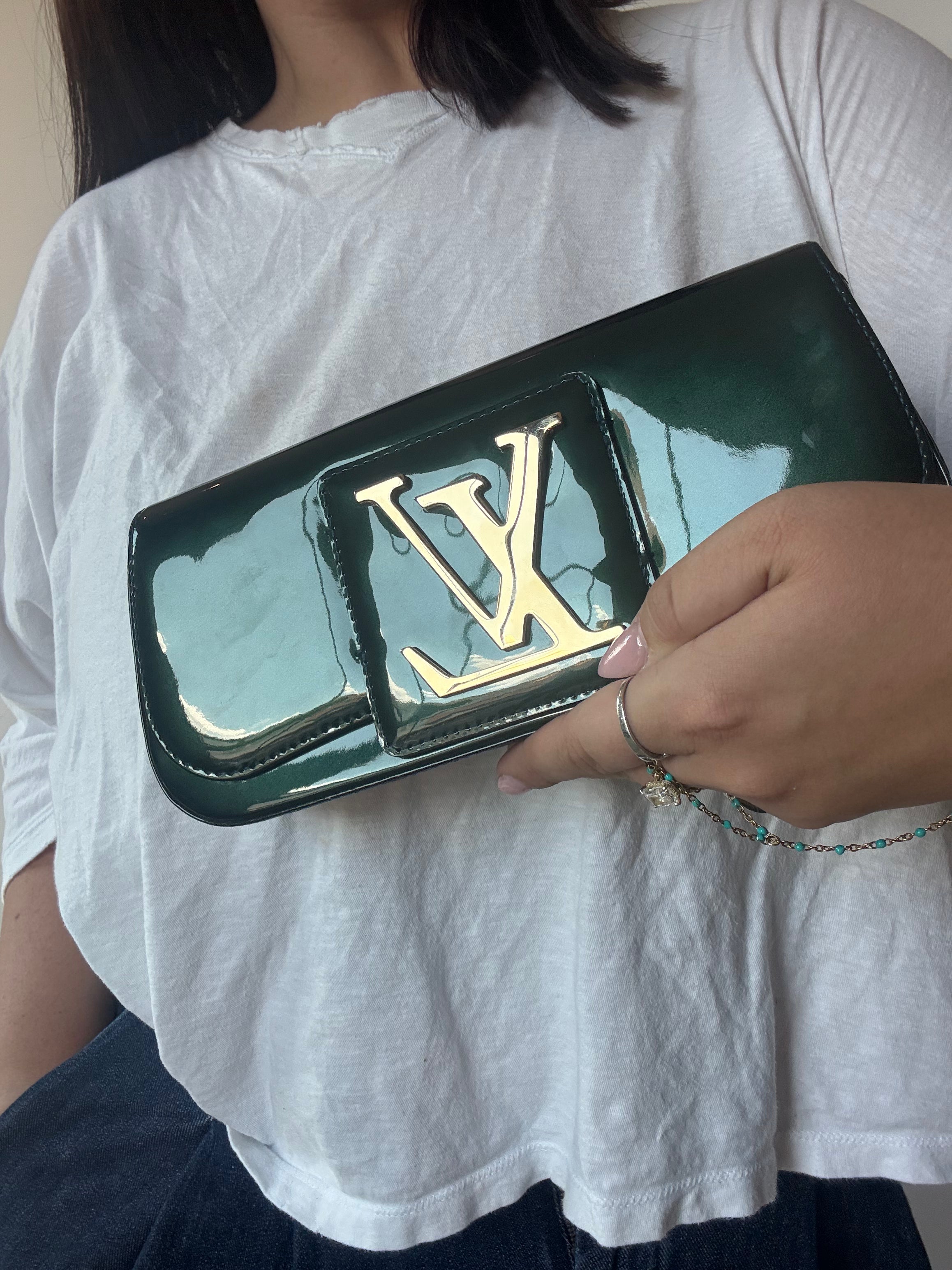 Louis Vuitton Vernis Sobe Clutch Green - Queen May