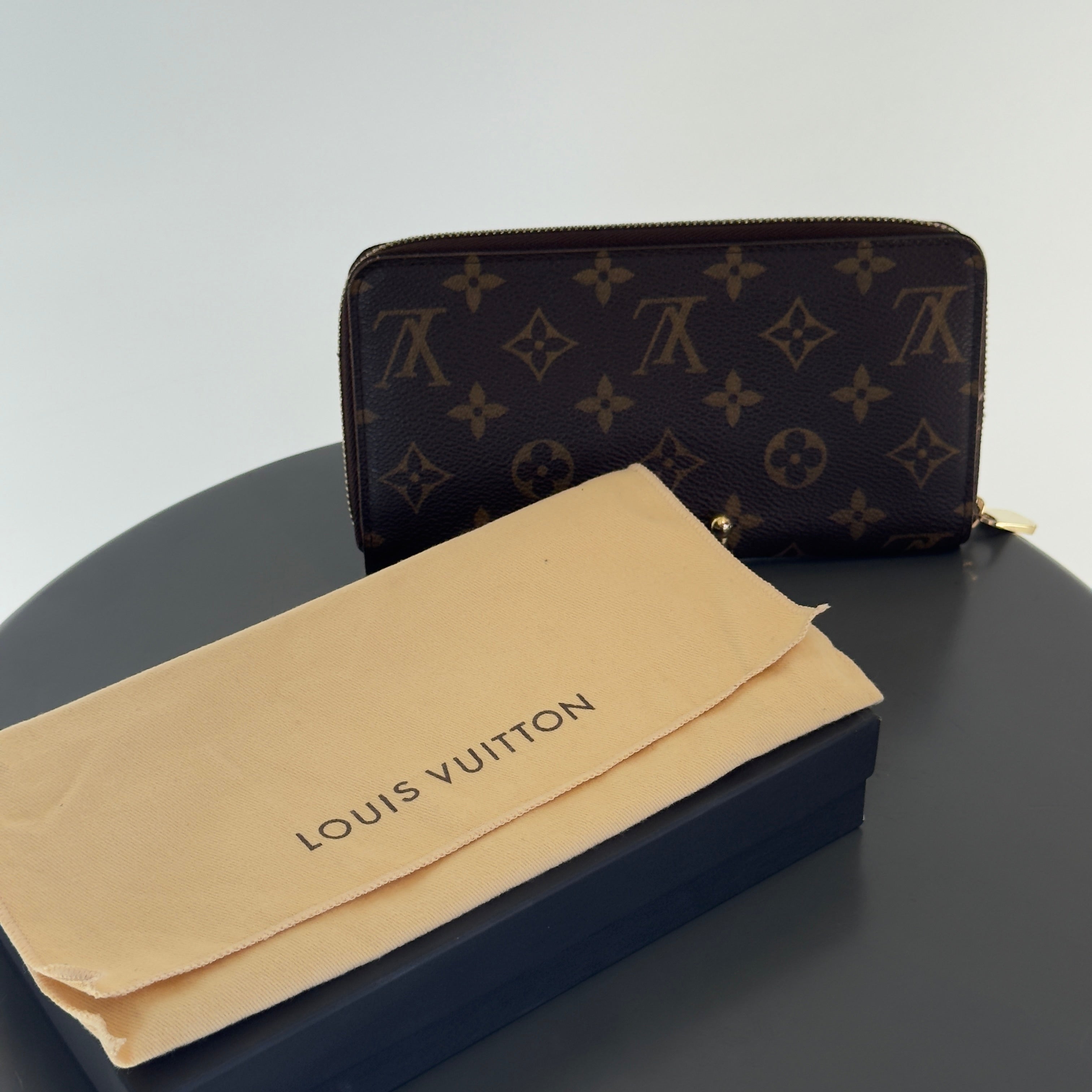 Louis Vuitton Zippy Wallet Monogram - Queen May