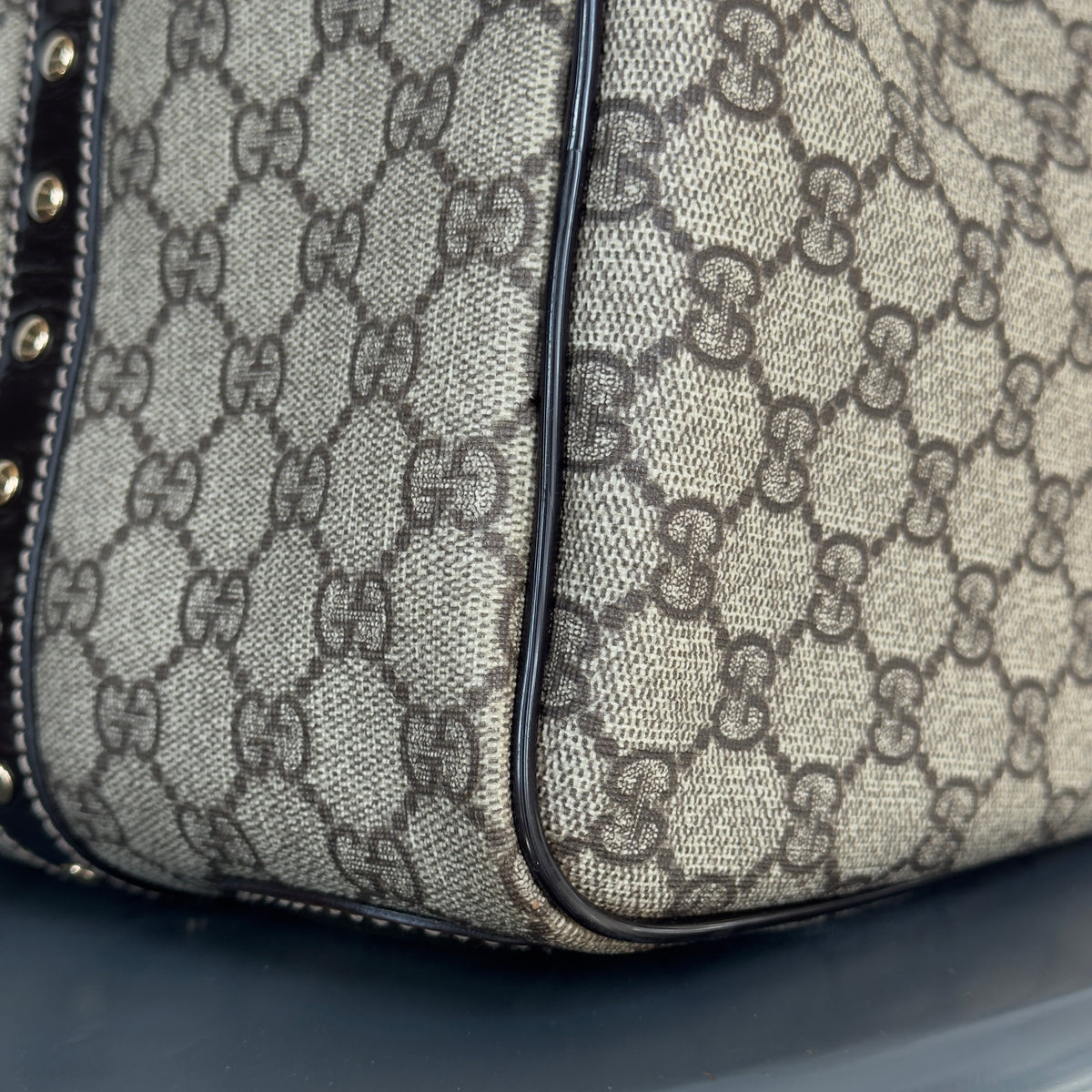 Gucci GG Supreme Hearts Medium Joy Boston Bag - Queen May