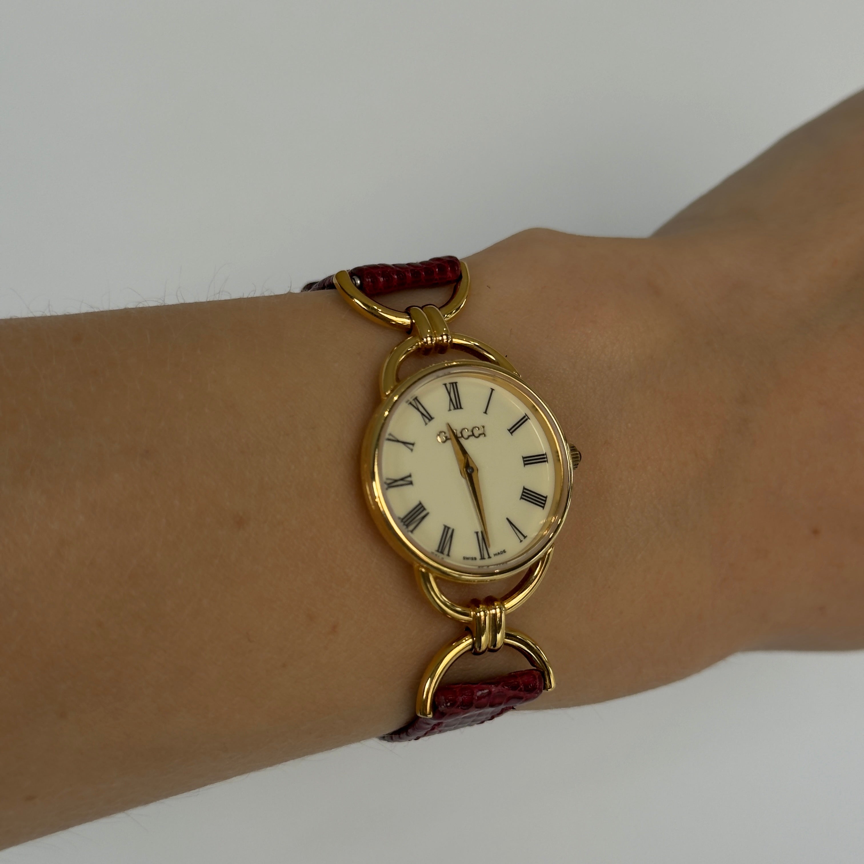 Vintage Gucci Ladies Watch 6000.2.L - Queen May