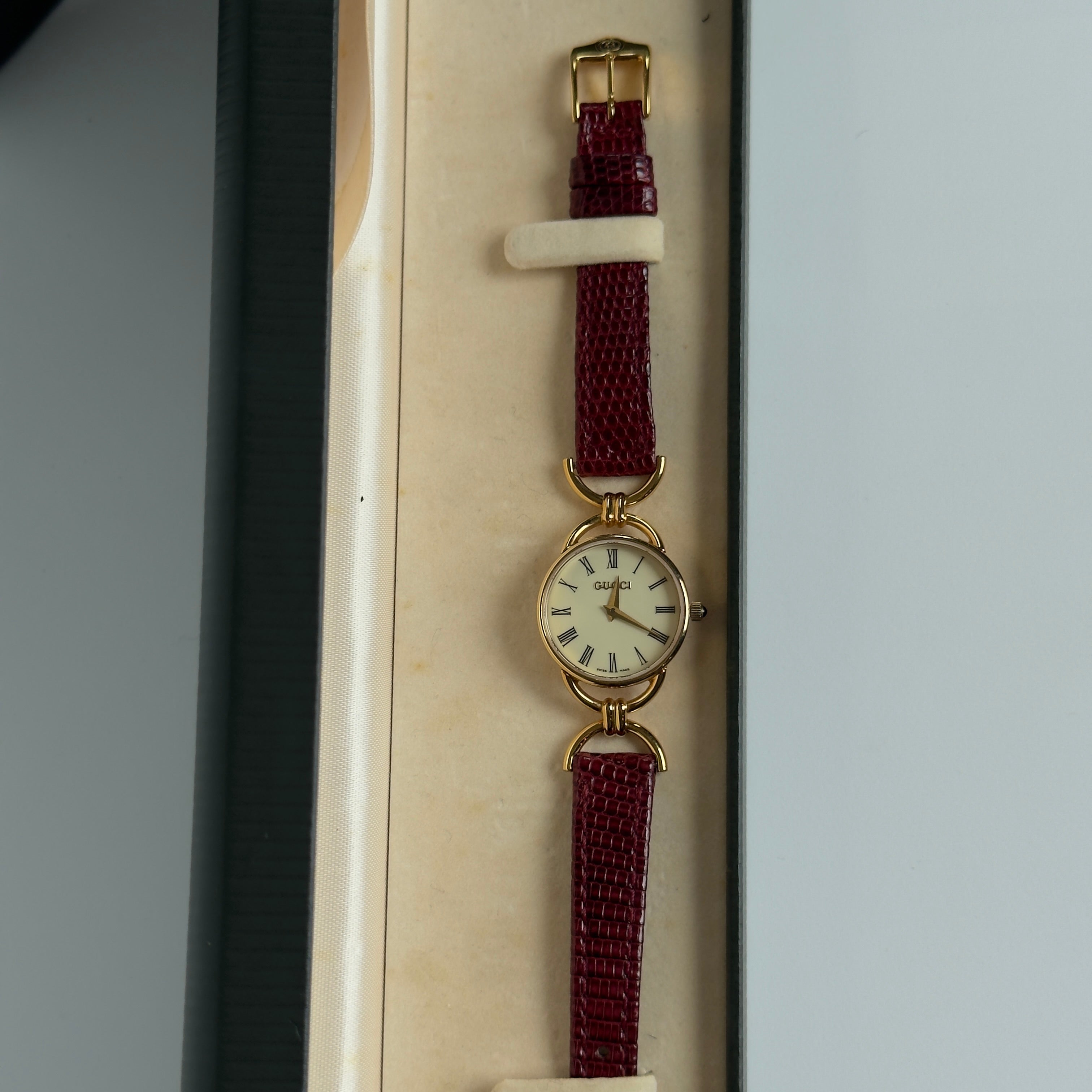 Vintage Gucci Ladies Watch 6000.2.L - Queen May