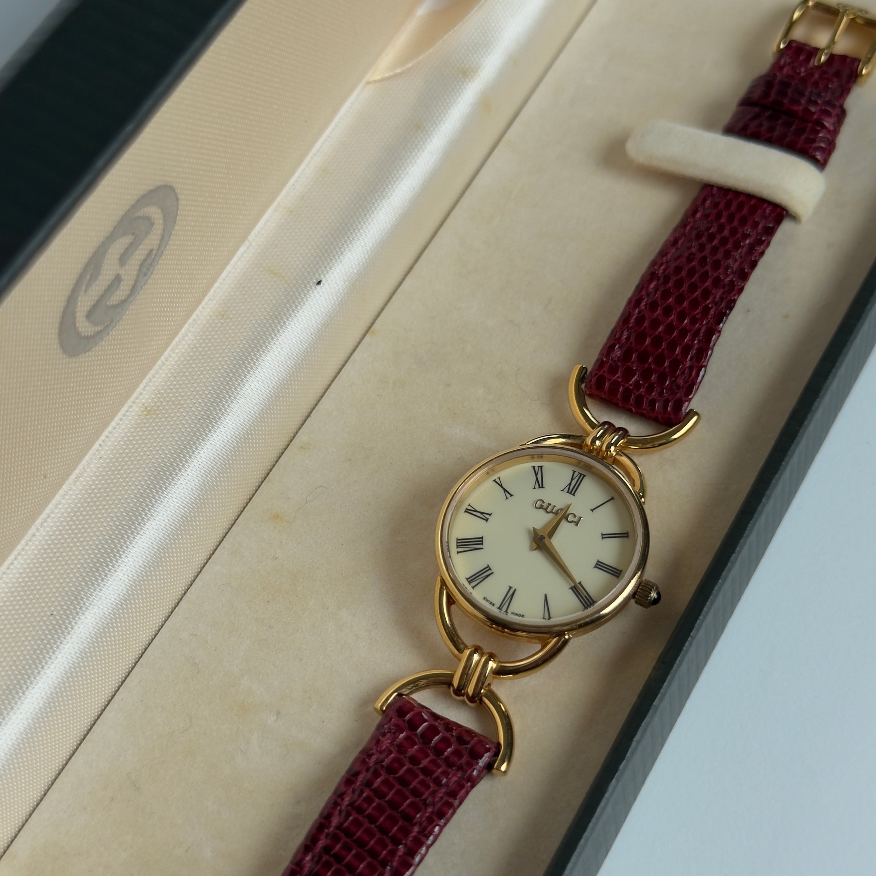 Vintage Gucci Ladies Watch 6000.2.L - Queen May