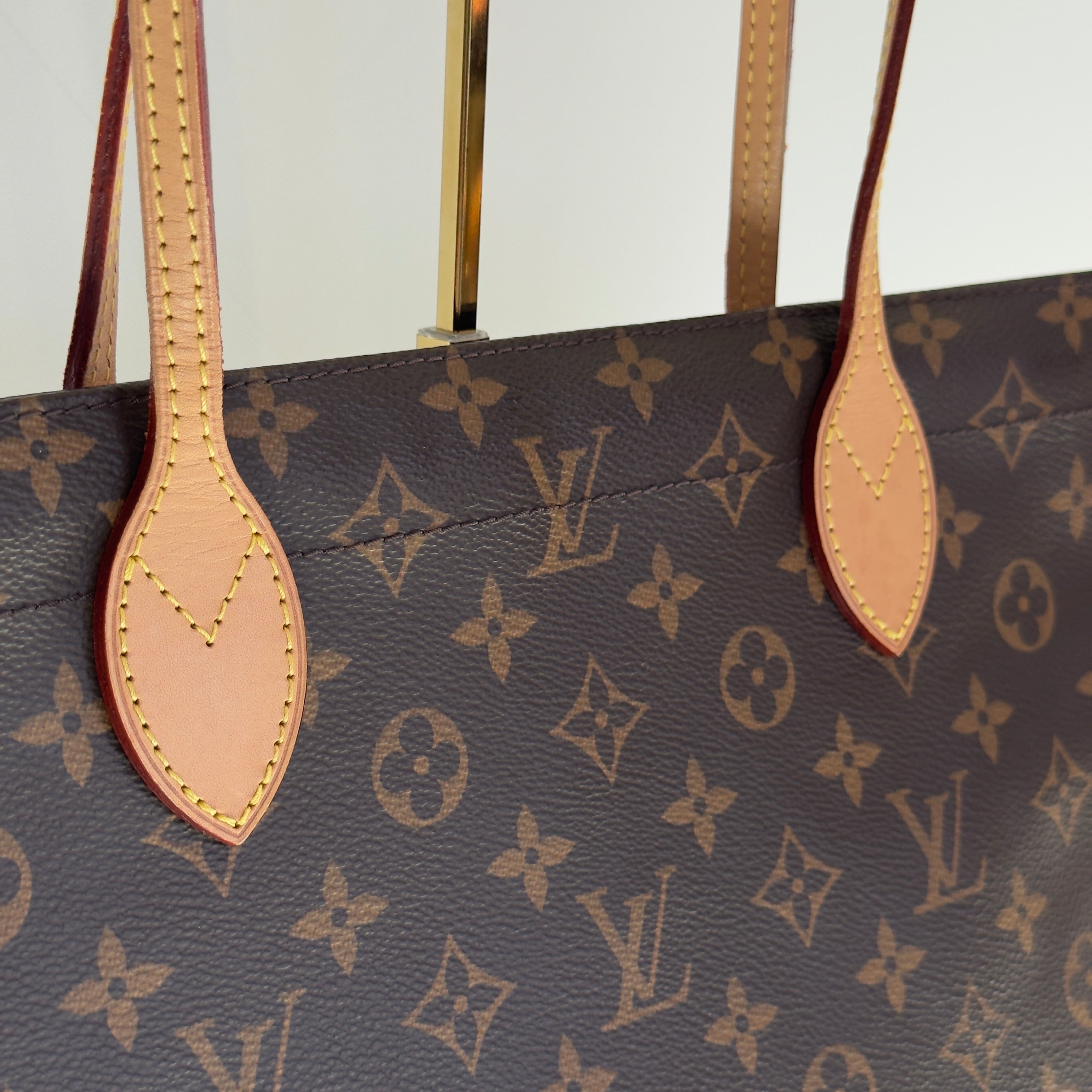 Louis Vuitton Carry It Tote - Queen May
