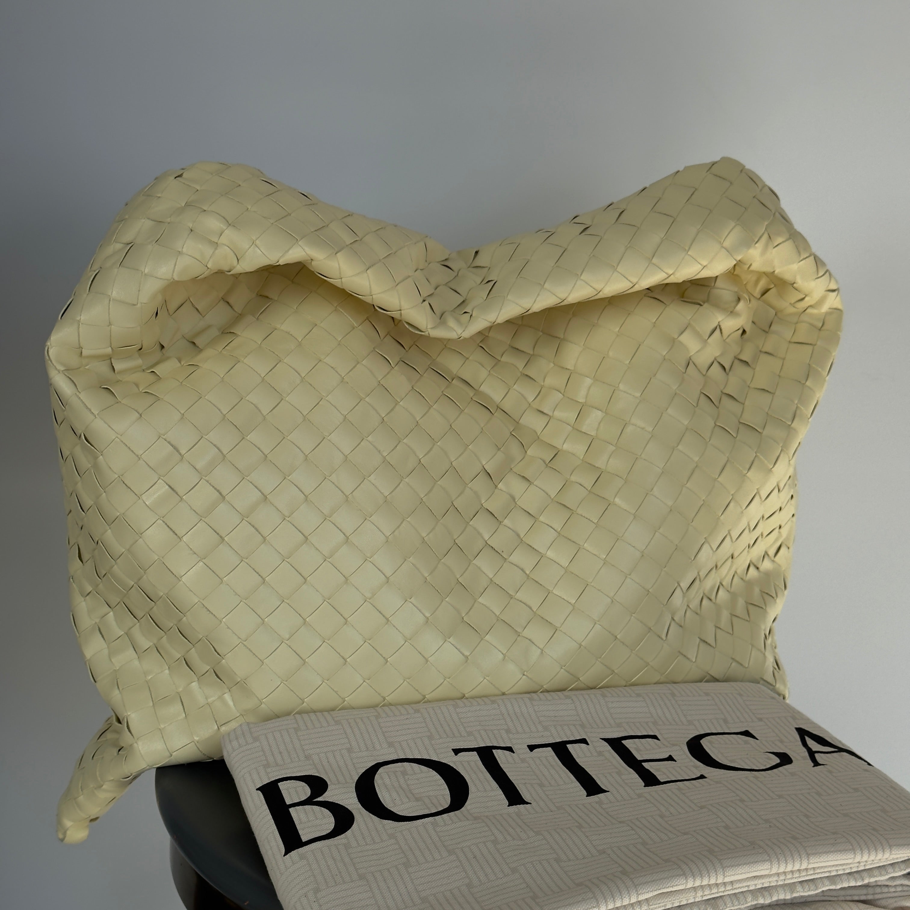Bottega Veneta Large Intrecciato Hop Bag Chamomile - Queen May