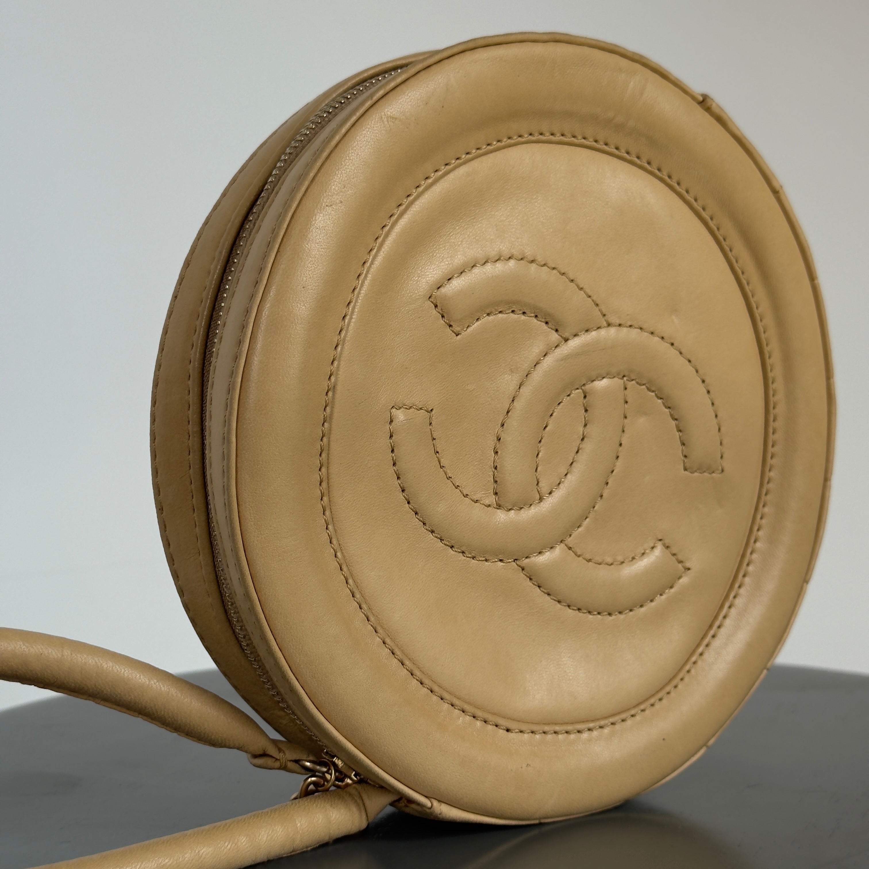 Rare Vintage Chanel CC Logo Circle Tan Leather Wristlet Clutch Bag - Queen May