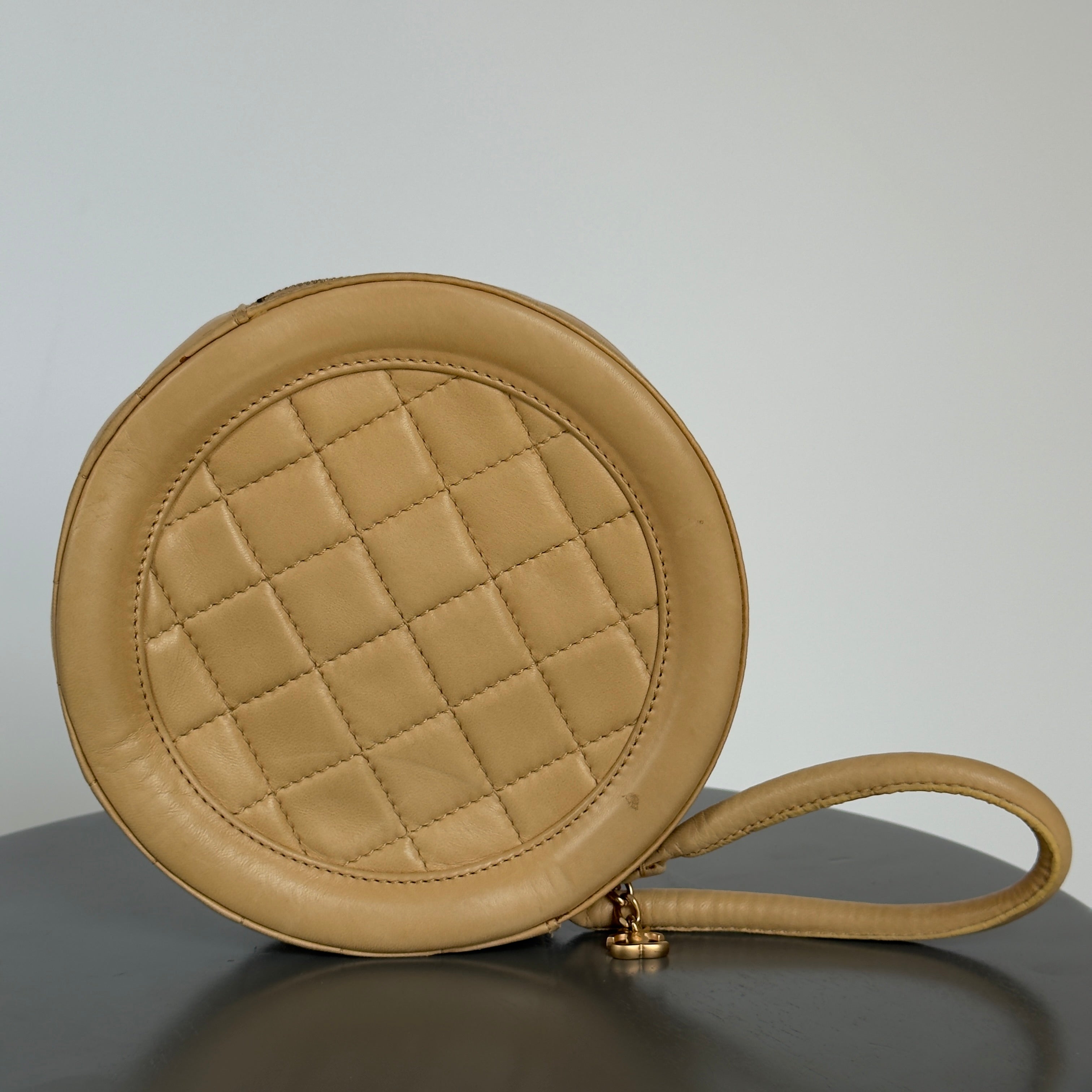 Rare Vintage Chanel CC Logo Circle Tan Leather Wristlet Clutch Bag - Queen May