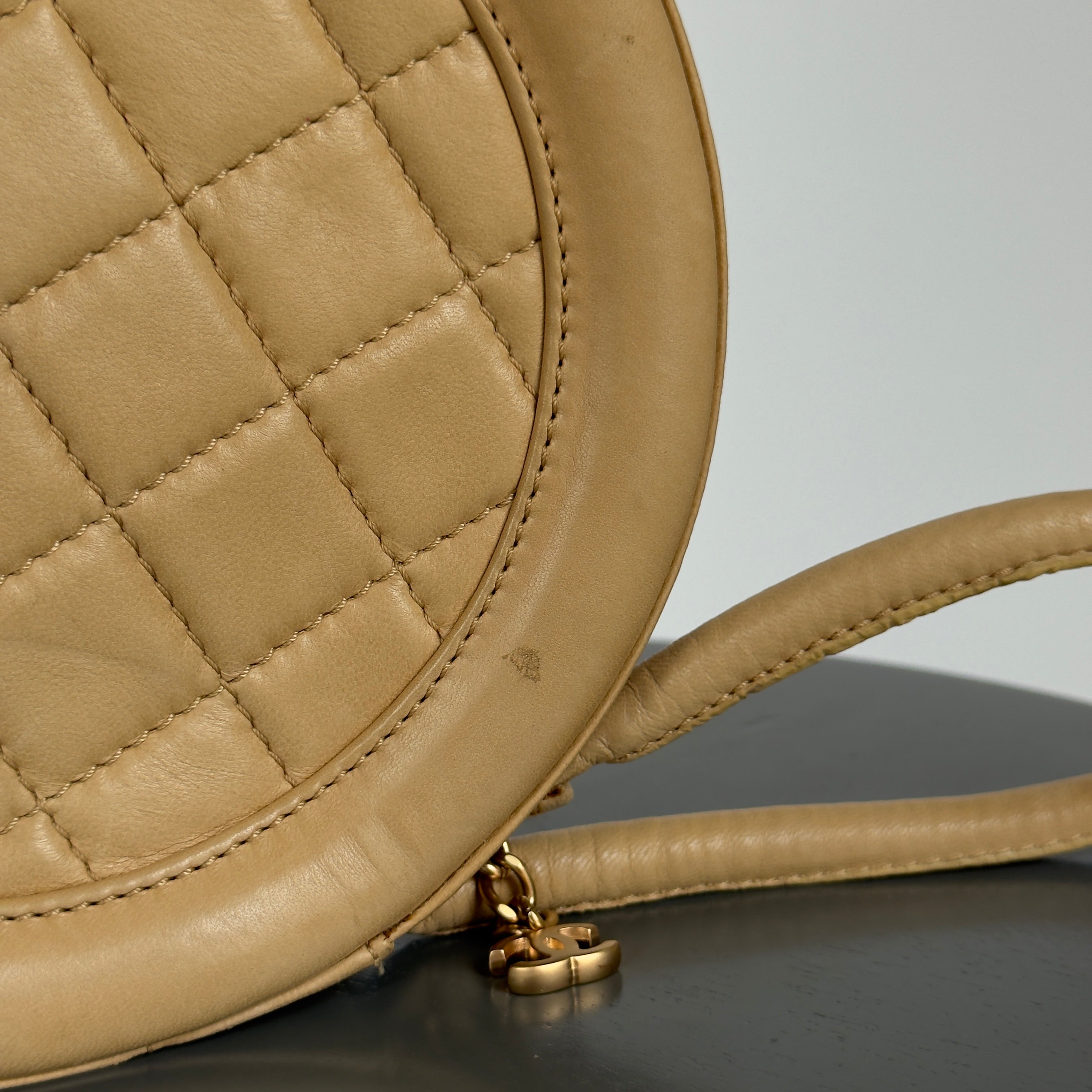 Rare Vintage Chanel CC Logo Circle Tan Leather Wristlet Clutch Bag - Queen May