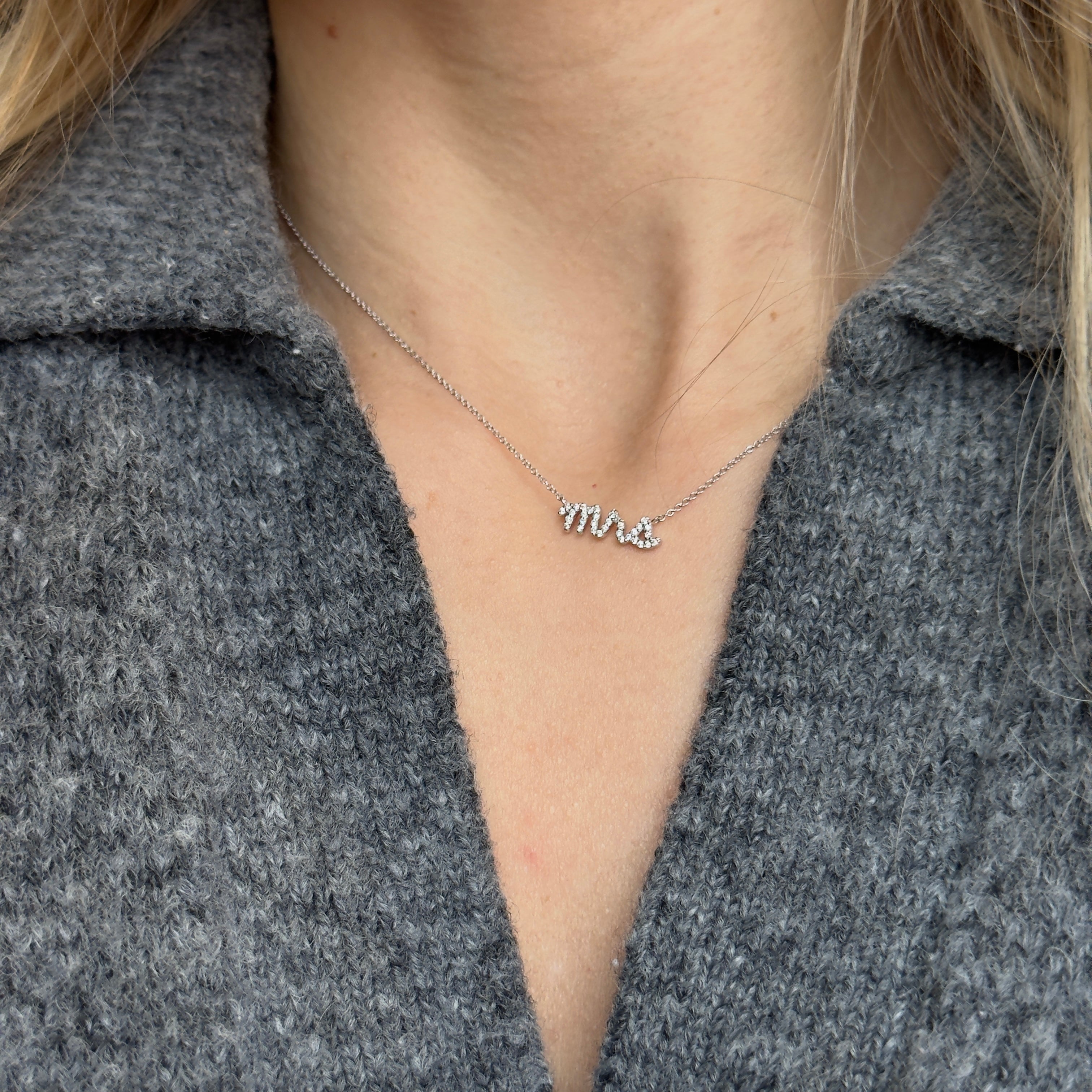 14K Gold Diamond Mrs Pendant Necklace - Queen May