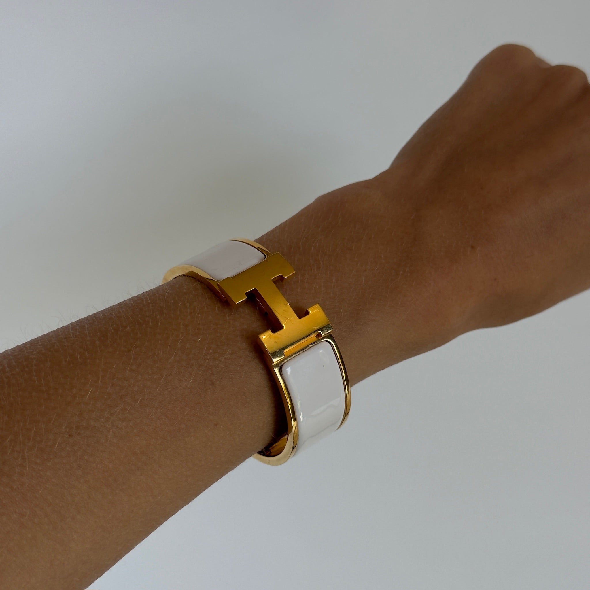 Hermes Click Clack White Enamel Bracelet - Queen May