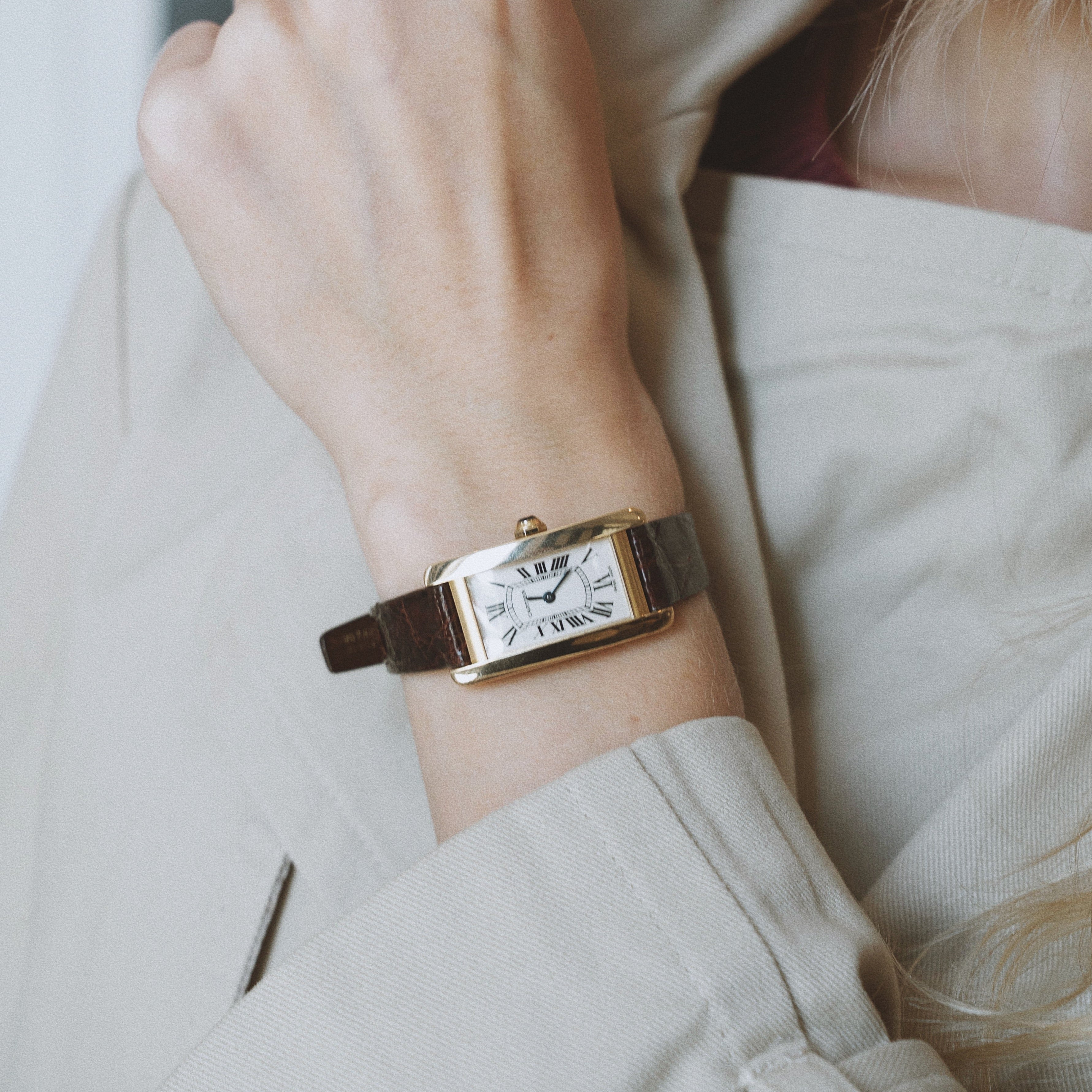 Cartier Tank Américaine 18K Yellow Gold Model 2482 White Roman Numeral Dial Quartz With Box and Papers