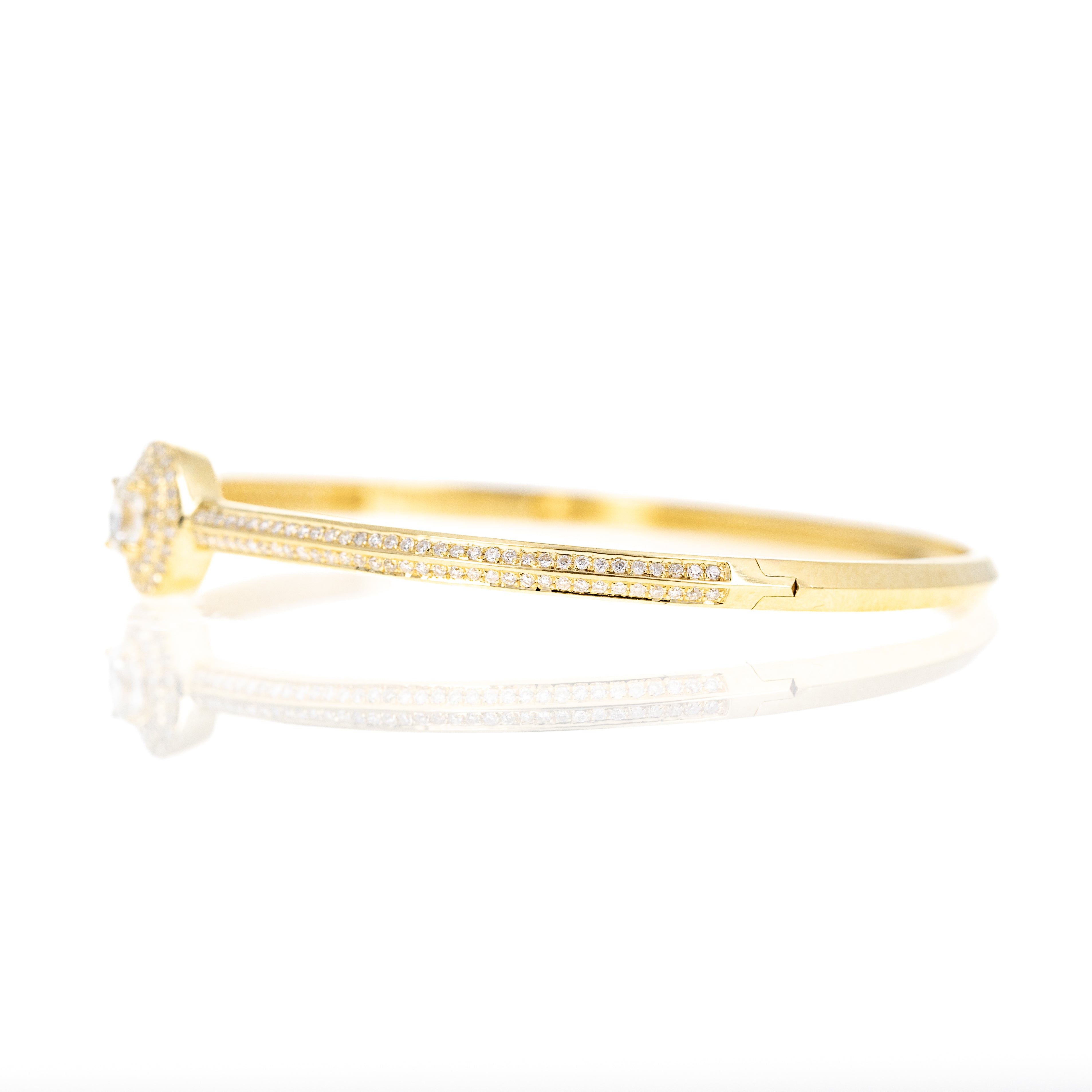 18K Yellow Gold 0.62 Carat Diamond Oval Pave Bangle - Queen May