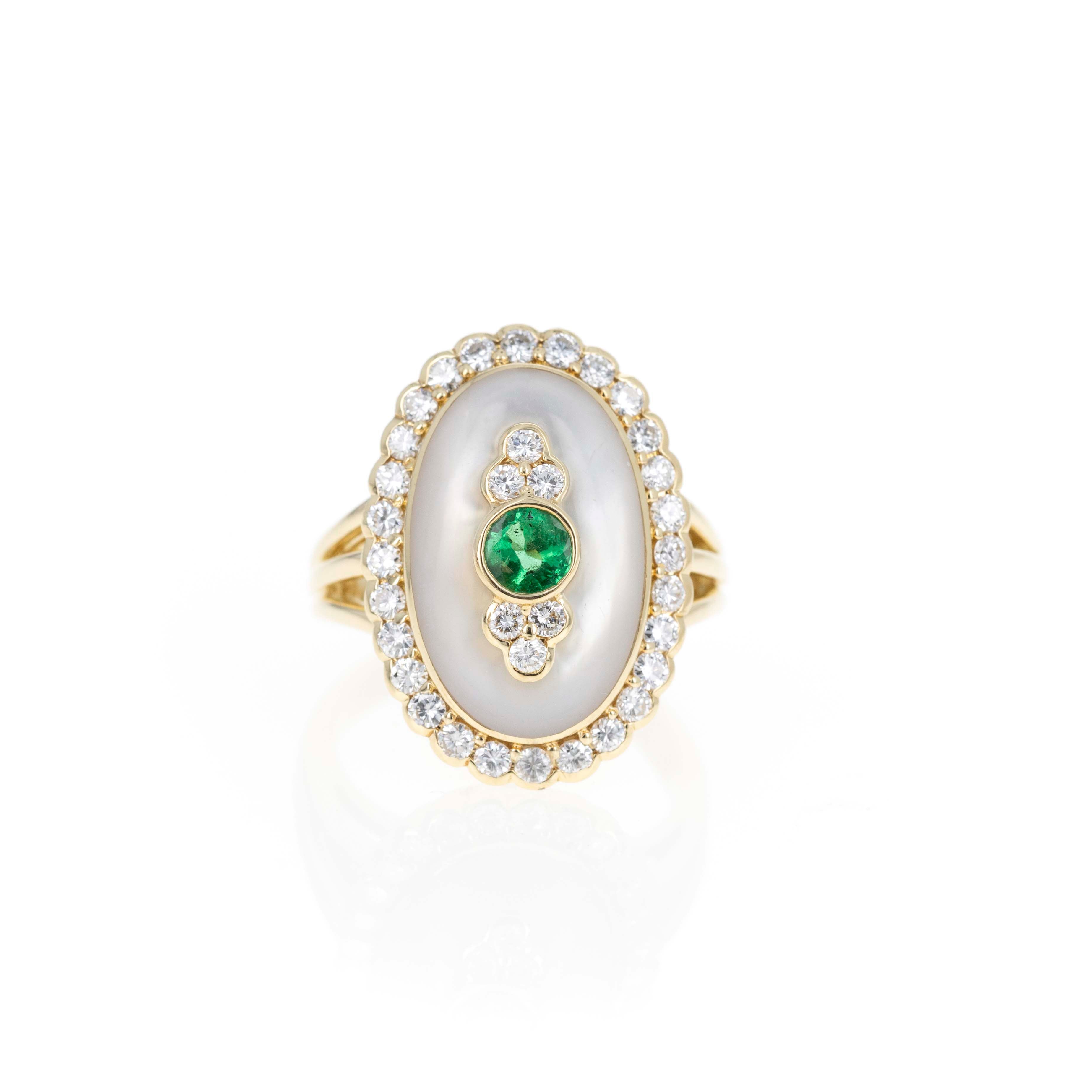 18K Yellow Gold 0.28 Carat Emerald Mother Of Pearl Diamond Ring - Queen May