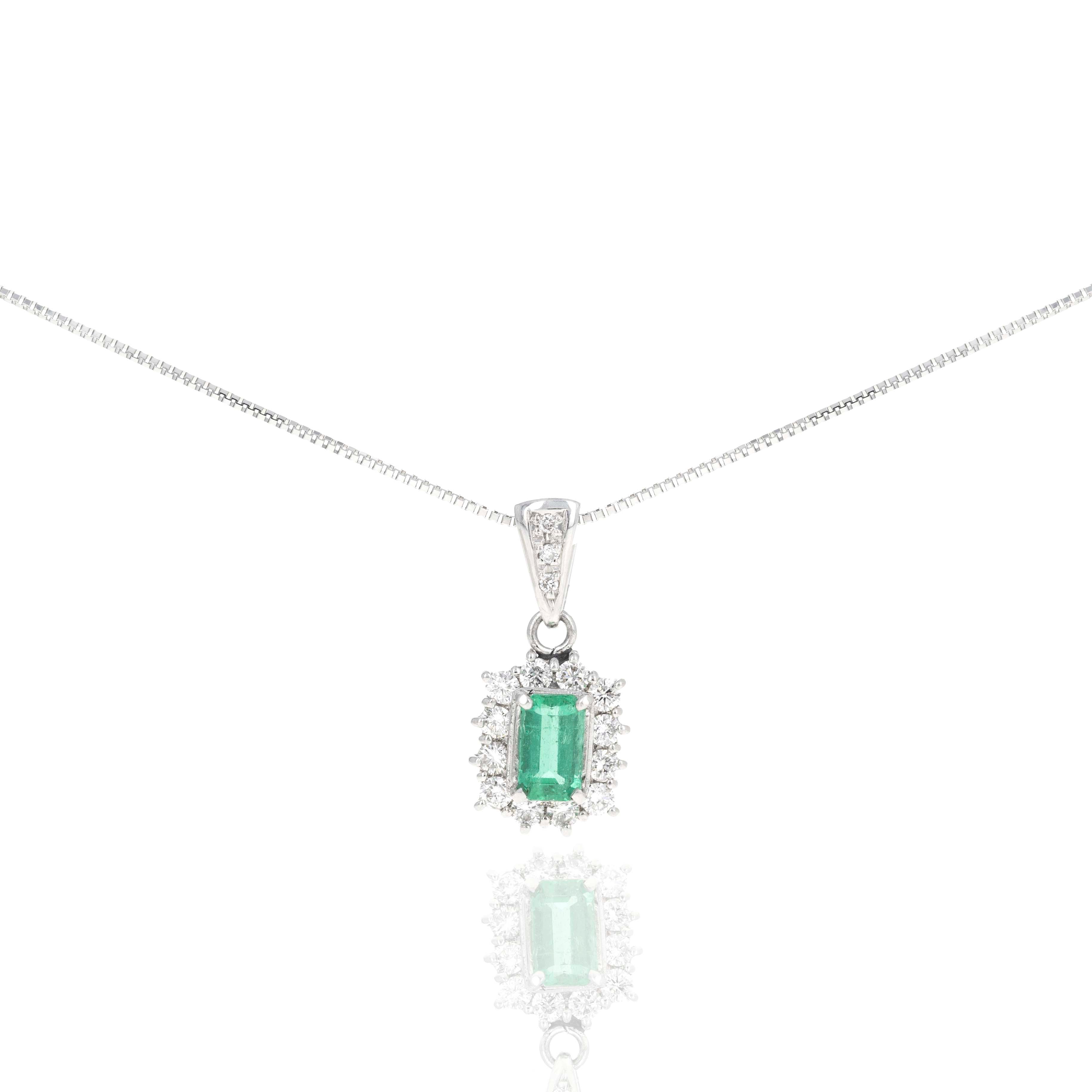 Platinum 0.48 Carat Emerald Diamond Halo Pendant Necklace - Queen May